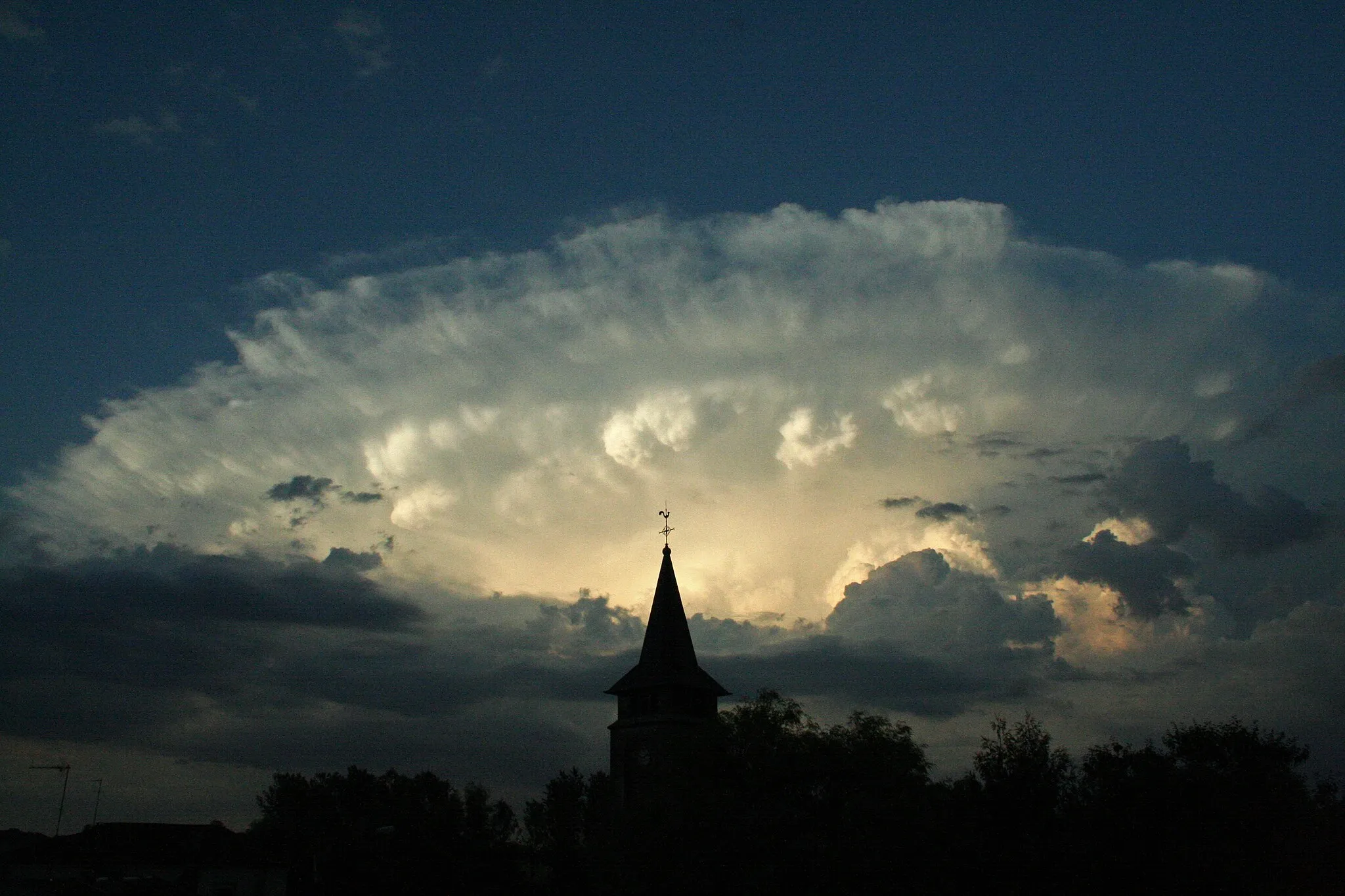 Photo showing: Cumulonimbus with anvil behind the church at twilight in Doncières (Vosges, Lorraine, France).