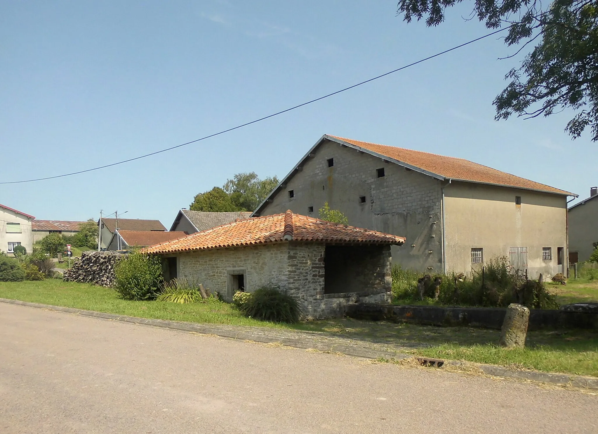 Photo showing: Le lavoir au Rue du Sauveur à Esley