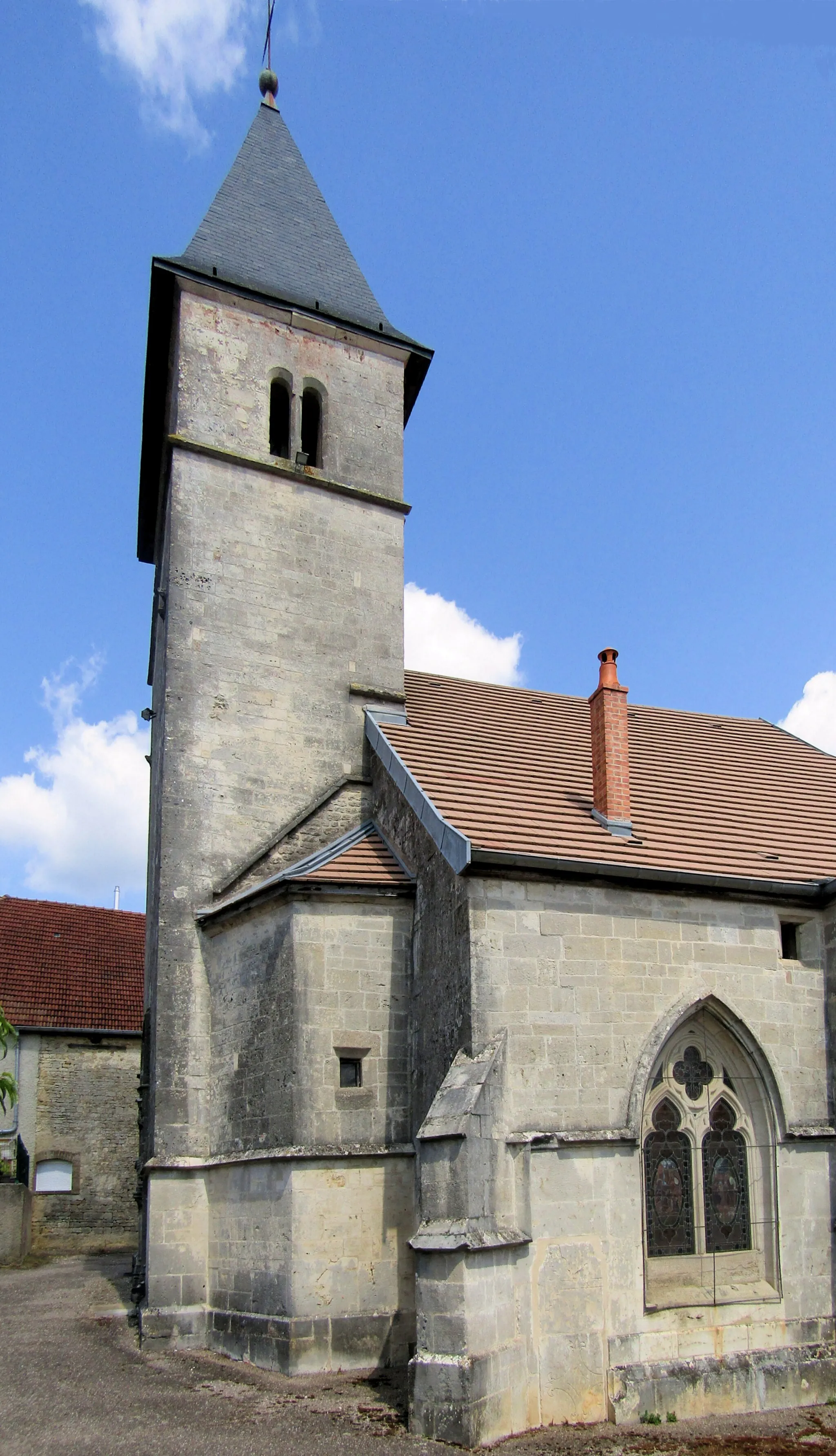 Photo showing: La tour d'église Saint-Pierre-Saint-Paul à Fréville