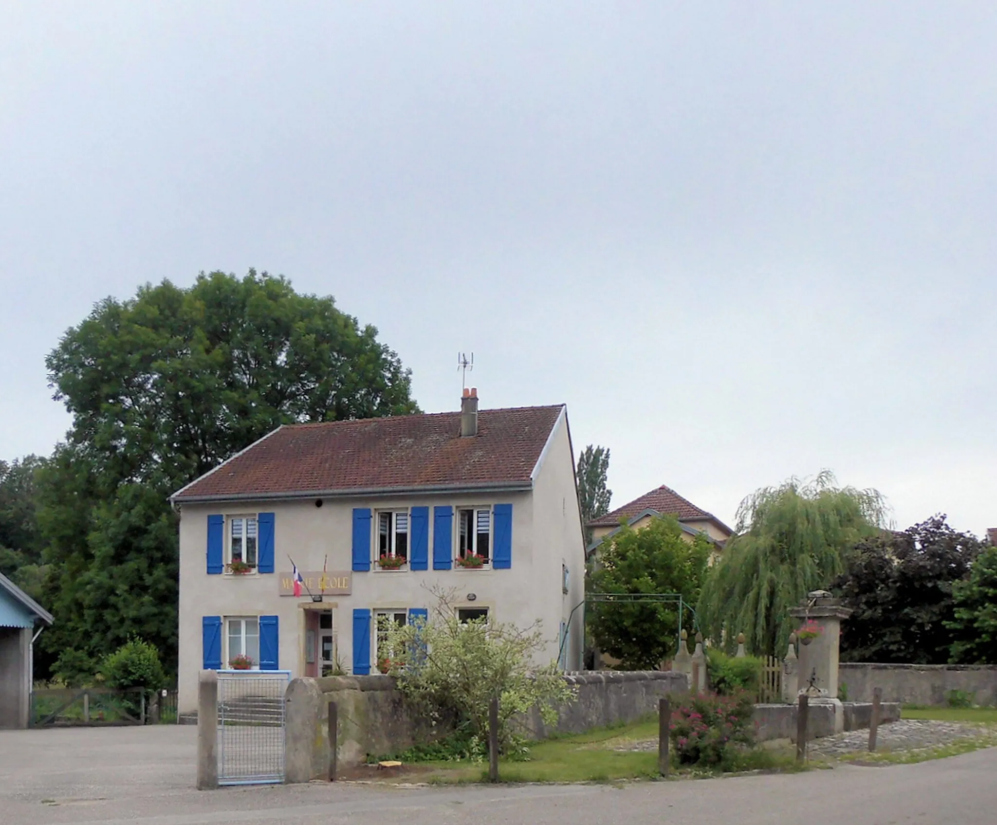 Photo showing: La mairie-école de Gorhey