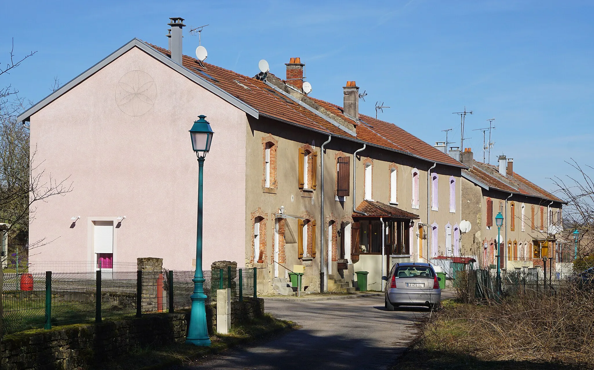 Photo showing: La cité minière de Gemmelaincourt.