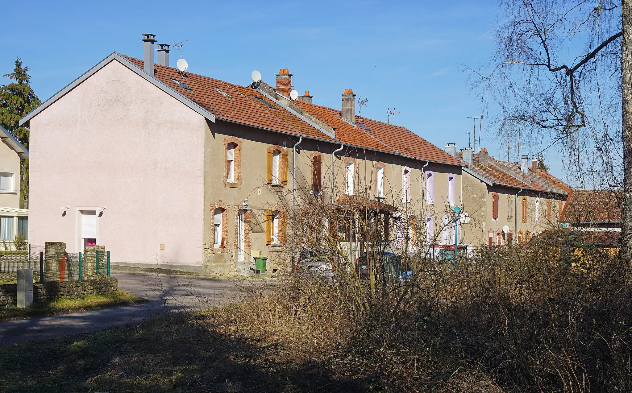 Photo showing: La cité minière de Gemmelaincourt.