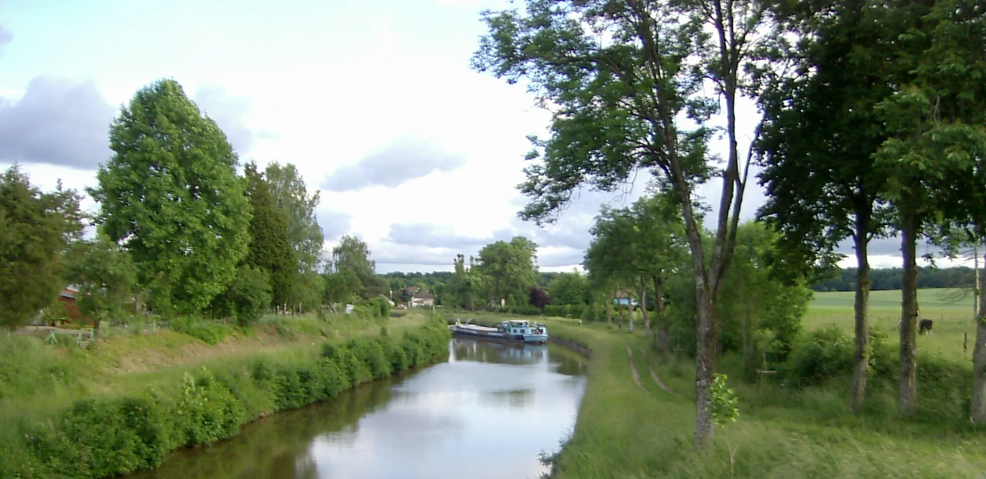Photo showing: Le Canal de l'Est à Girancourt