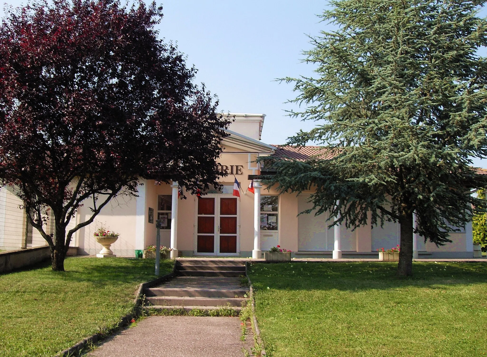 Photo showing: La mairie de Hadigny-les-Verrières