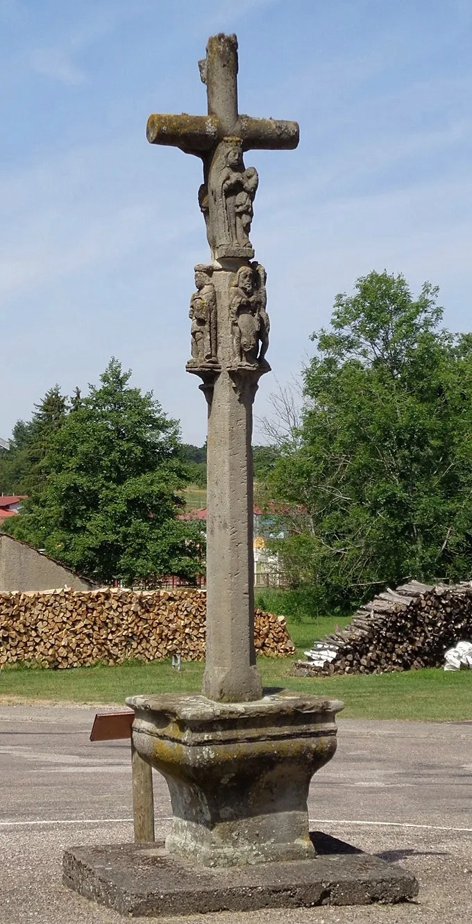 Photo showing: Croix de carrefour -Gruey-lès-Surance (Vosges) datant du 16ème siècle