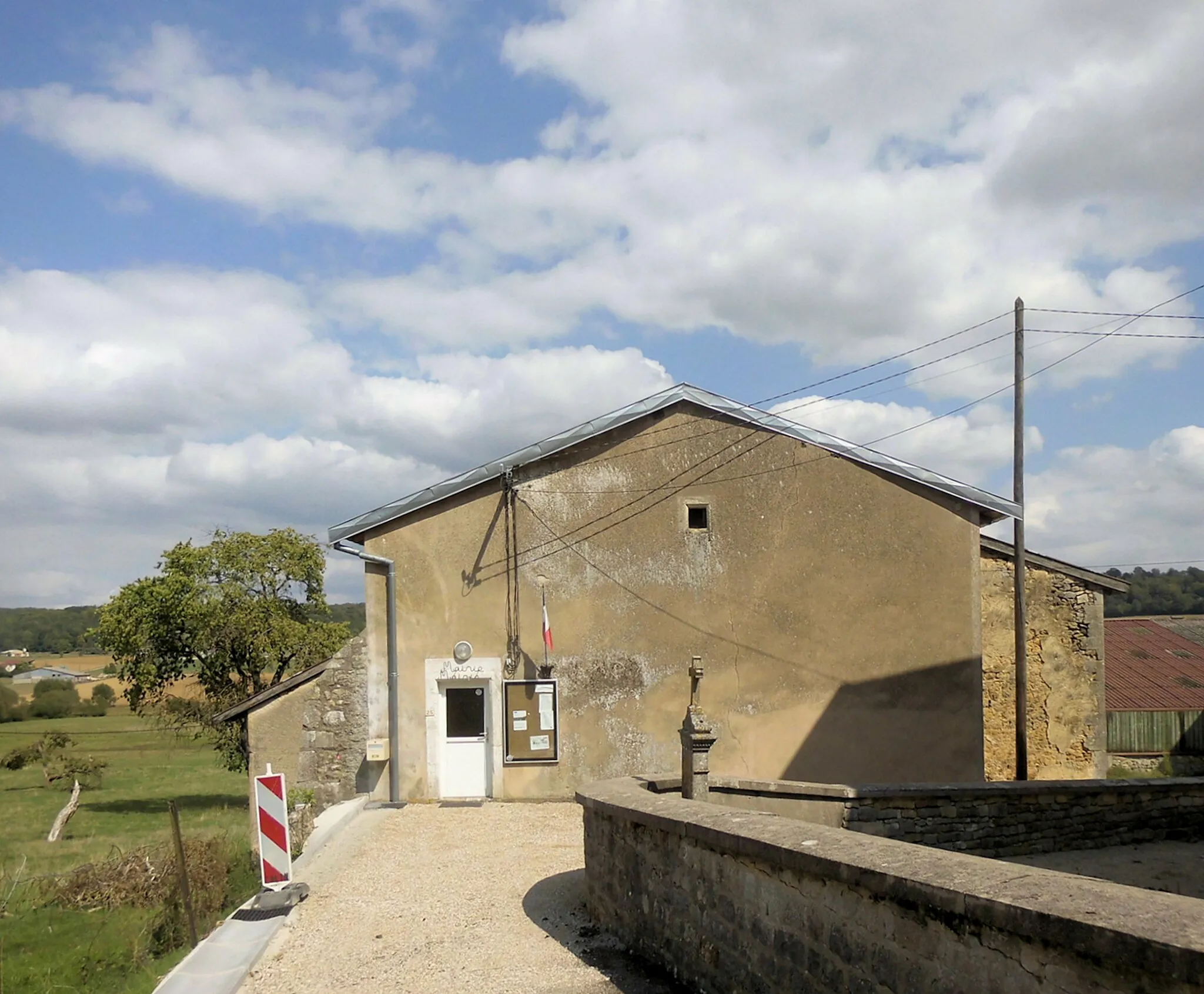 Photo showing: La mairie d'Houéville