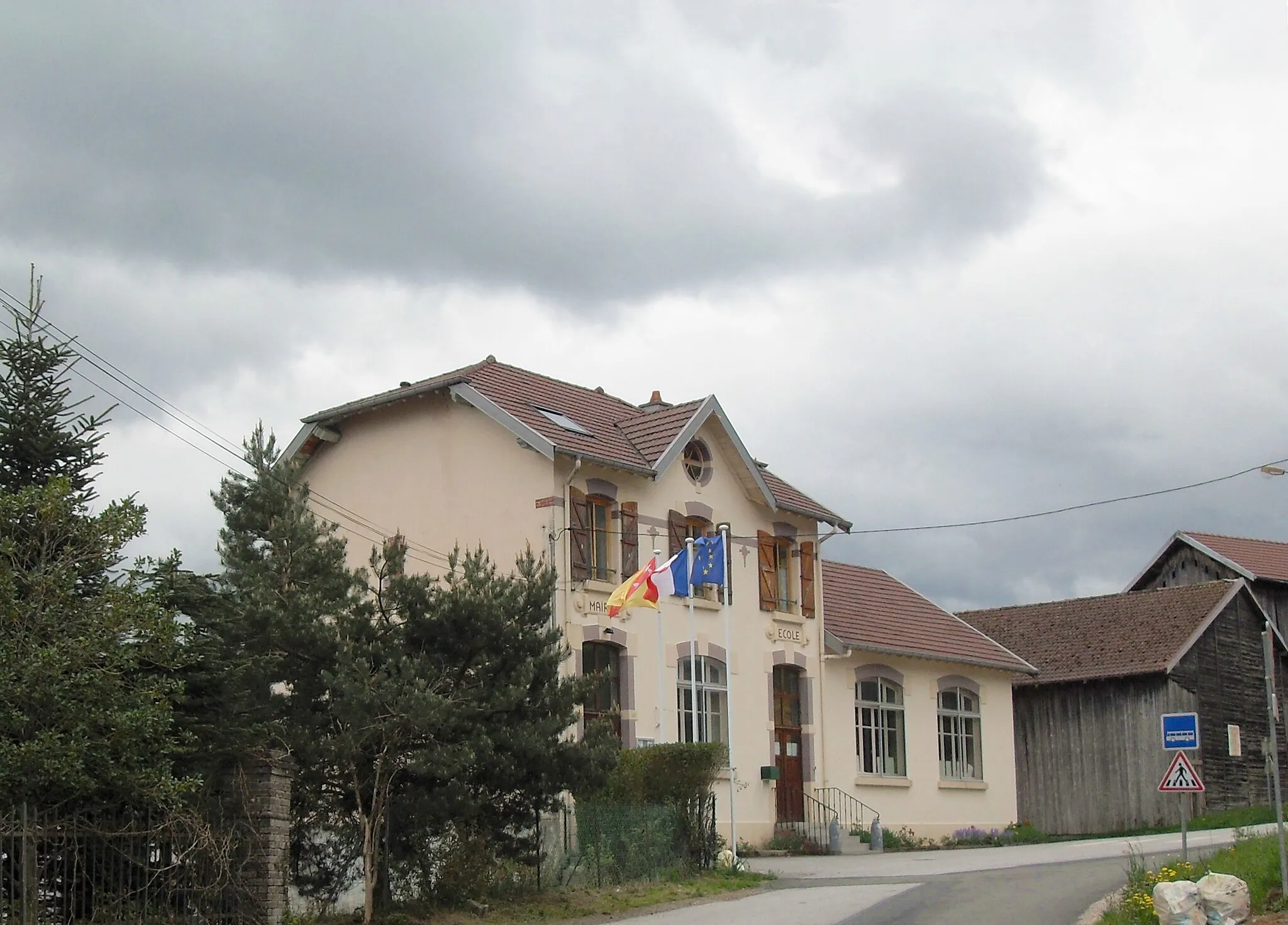 Photo showing: La mairie-école d'Herpelmont