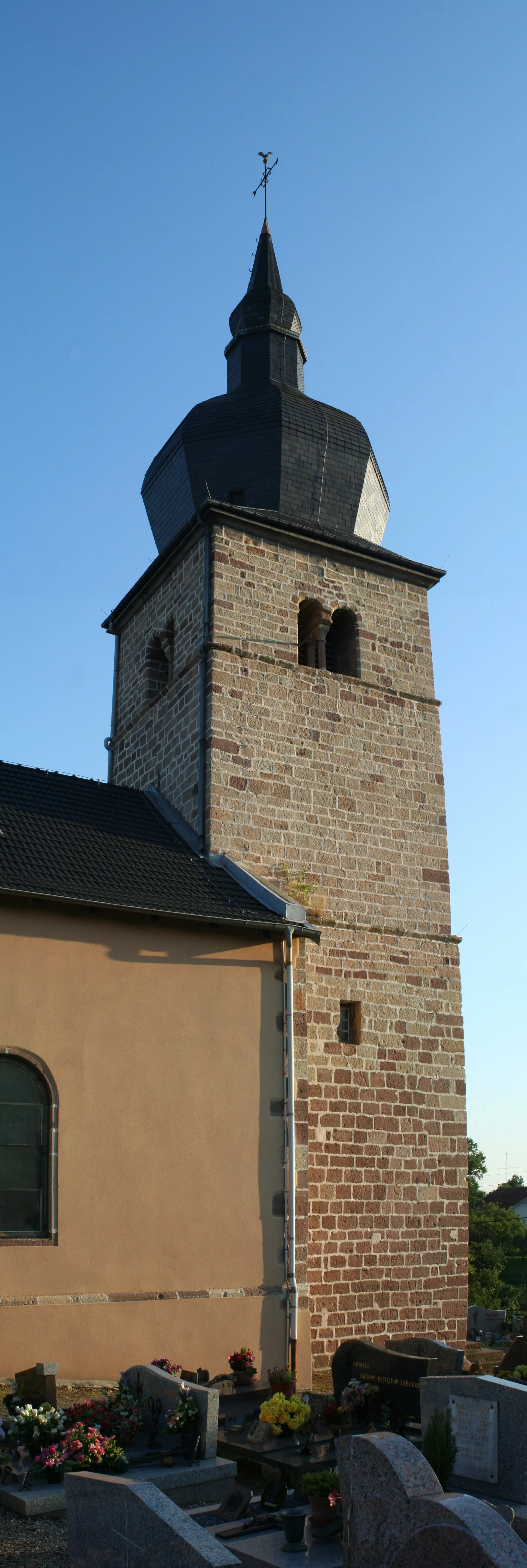 Photo showing: Clocher en grès rose de l'église d'Housseras (Vosges)