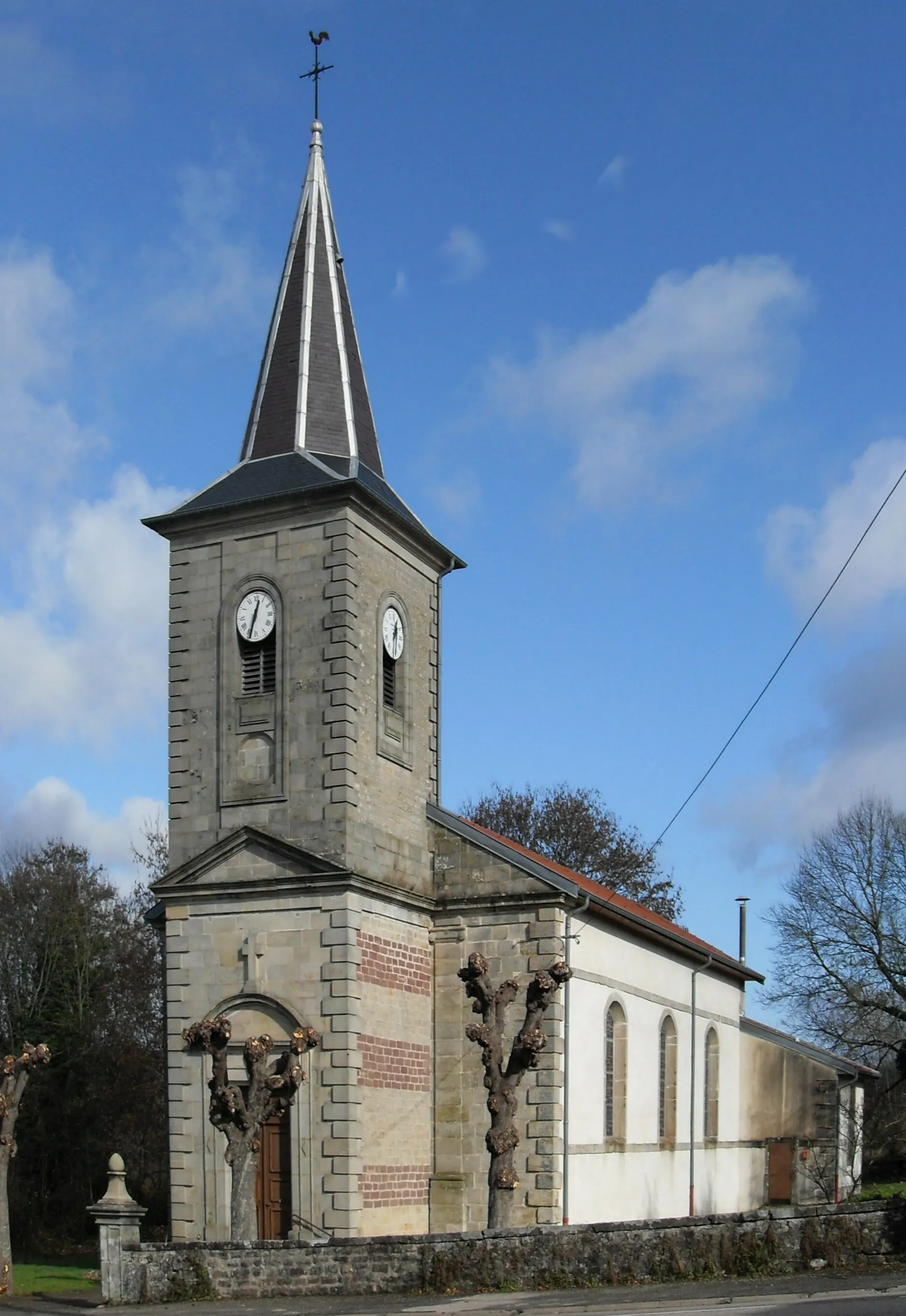 Photo showing: L'église Saint-Stanislas d'Hennezel