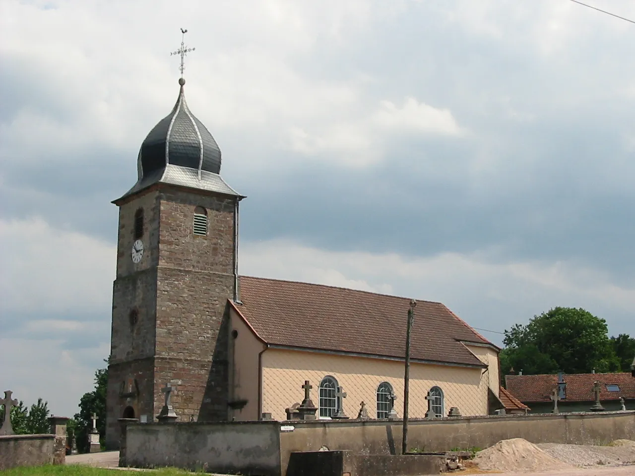Photo showing: Pfarrkirche Sainte-Menne in La Chapelle-devant-Bruyères.