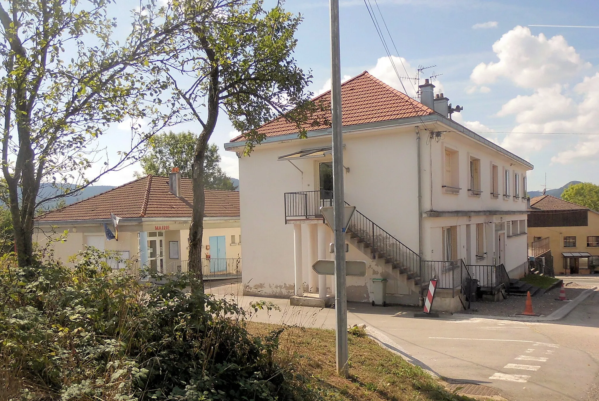 Photo showing: La mairie rt l'école de Voivre