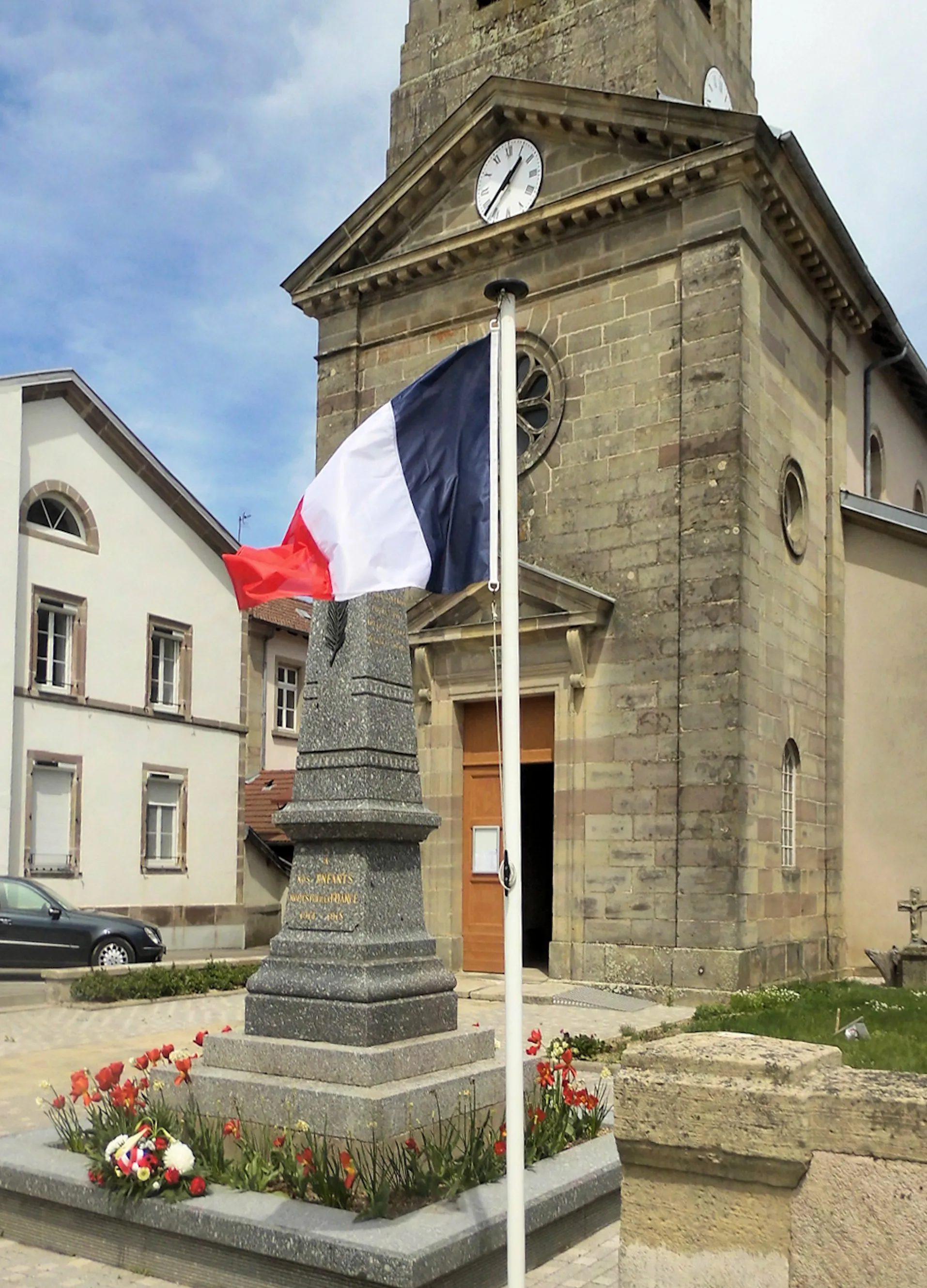 Photo showing: Le monument aux morts à Mazeley