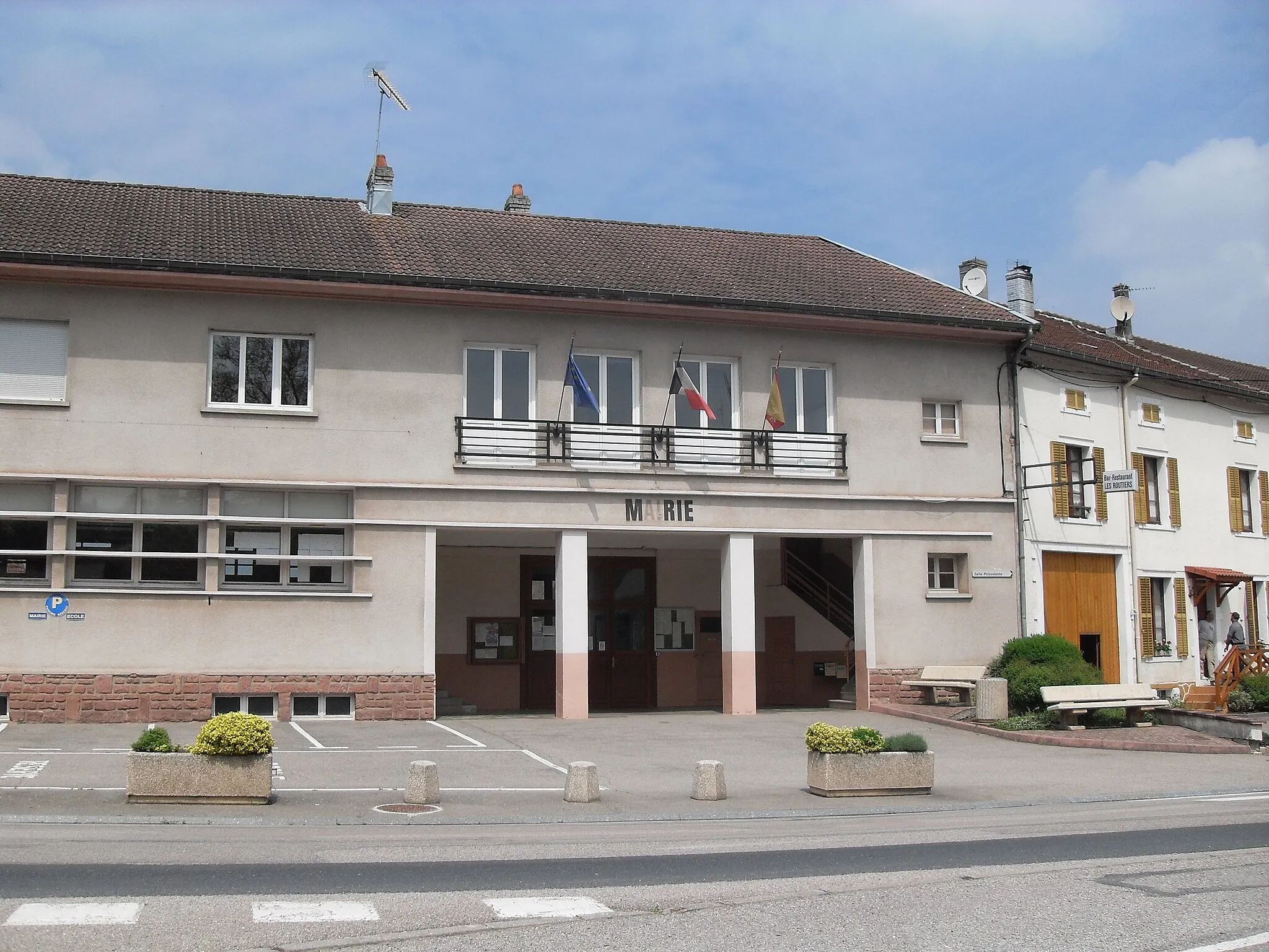 Photo showing: La mairie deMénil-sur-Belvitte