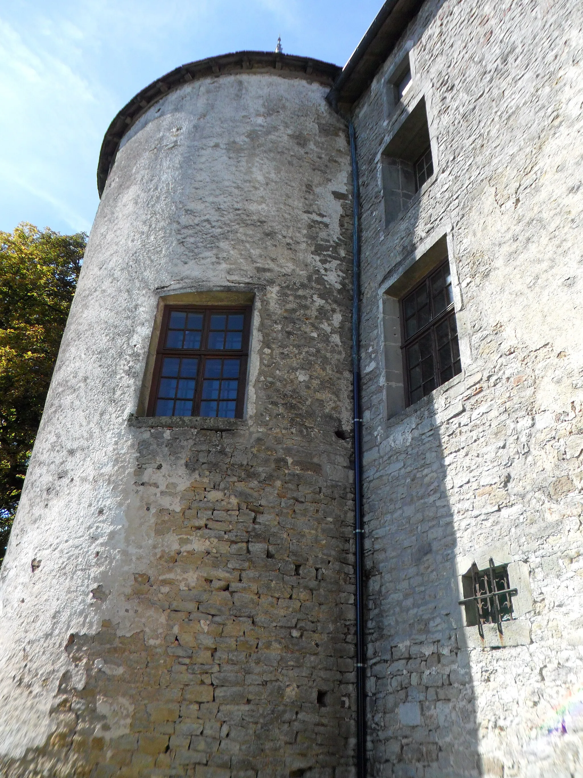 Photo showing: This building is inscrit au titre des monuments historiques de la France. It is indexed in the base Mérimée, a database of architectural heritage maintained by the French Ministry of Culture, under the reference PA00107273 .