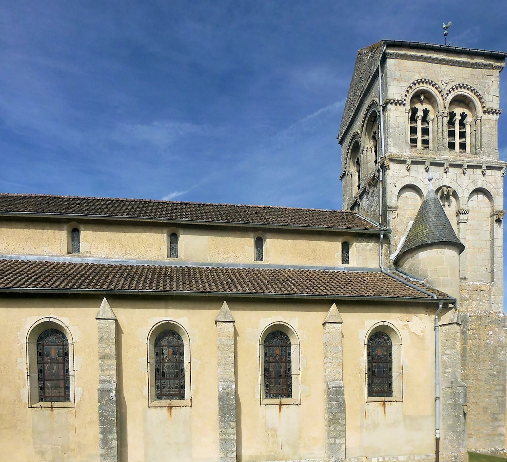 Photo showing: L'église Saint-Rémy à Rollainville, côté sud