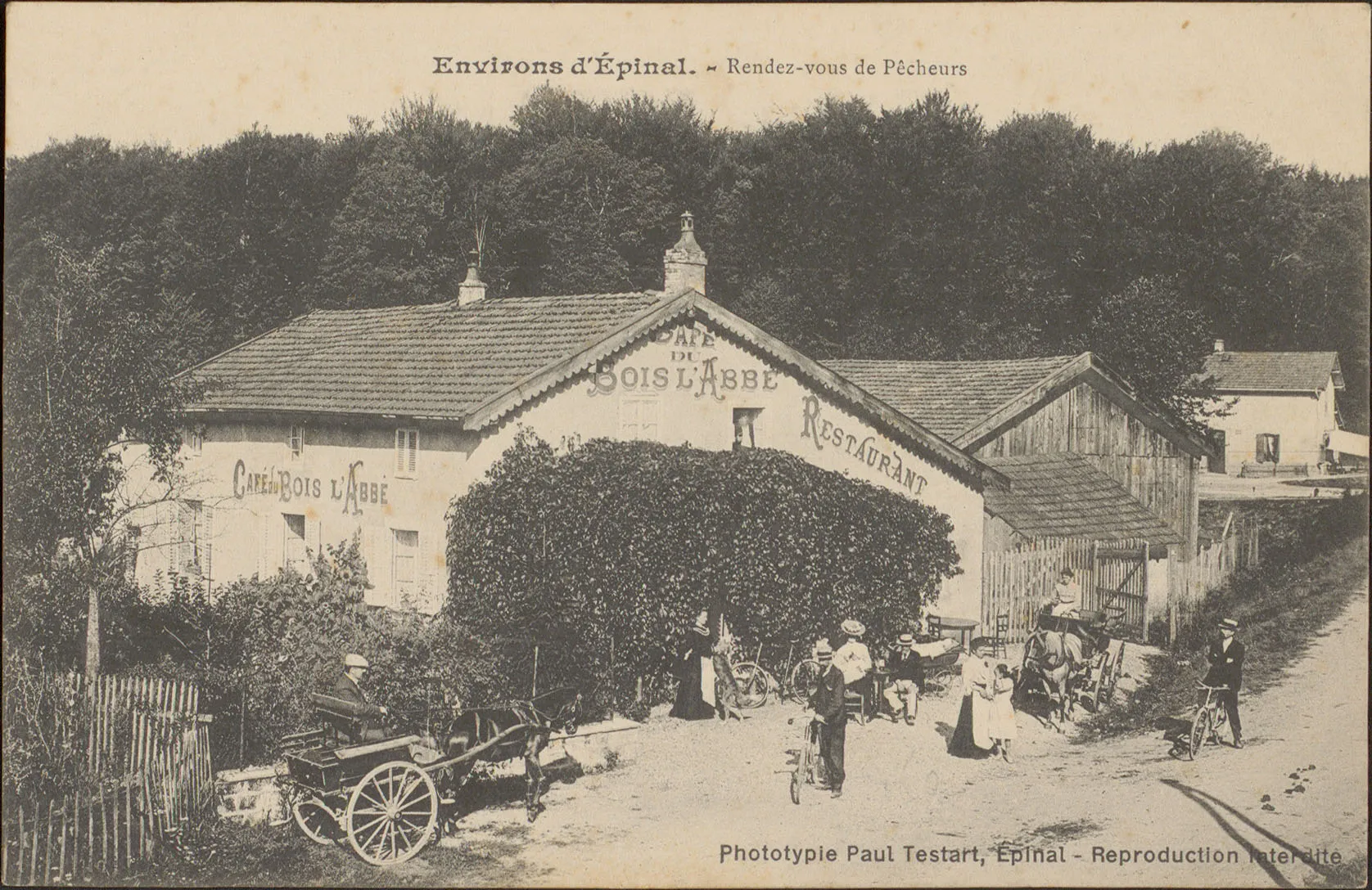 Photo showing: Carte postale représentant le café restaurant du Rendez-Vous des Pêcheurs au bois l'Abbé à Uxegney