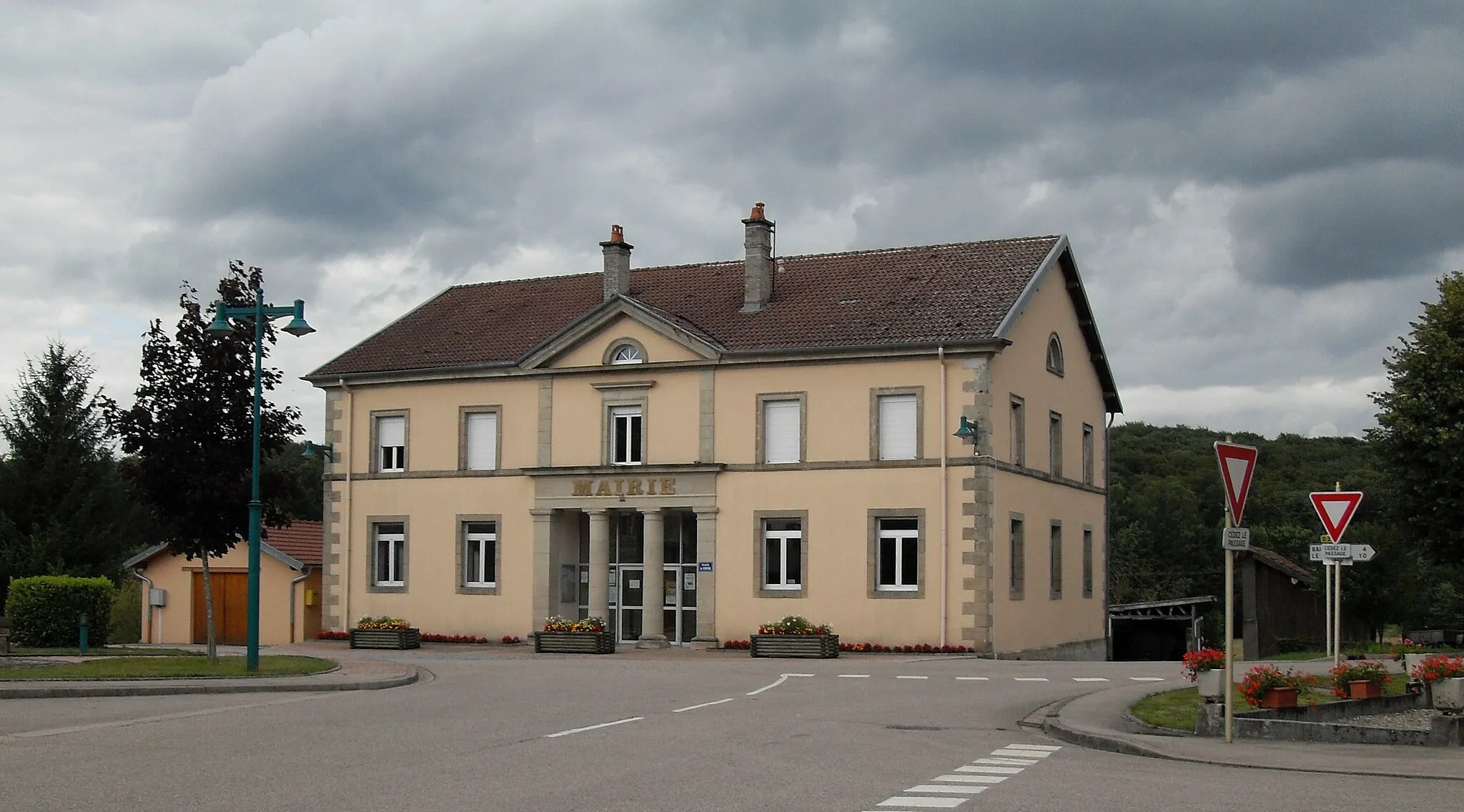 Photo showing: La mairie de Trémonzey