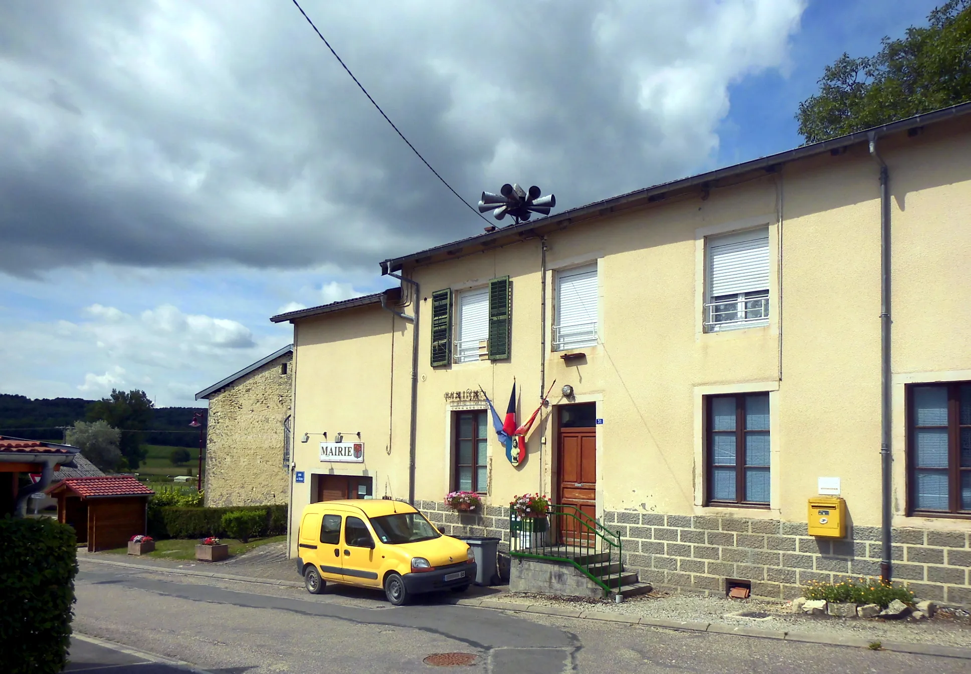 Photo showing: La mairie de They-sous-Montfort