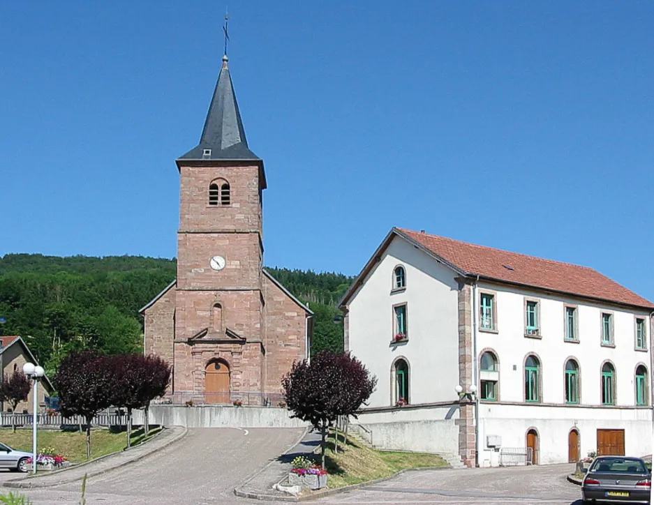 Photo showing: Tendon

Commune du canton de Remiremont (Vosges)
Église et mairie
Photo personnelle du 1er juillet 2006. Copyright © Christian Amet