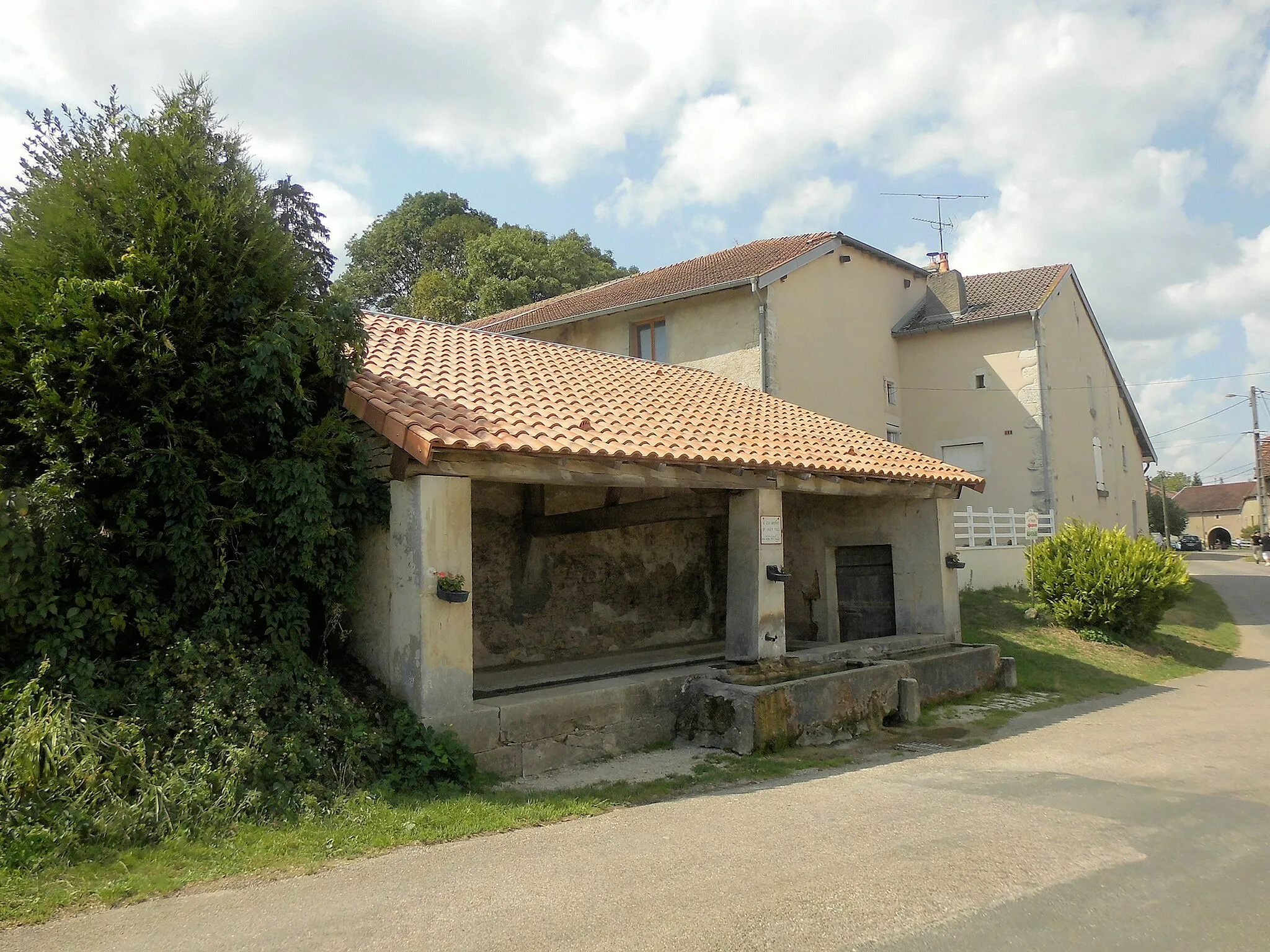 Photo showing: Lavoir de la Rue du Vendrillon à Vouxey