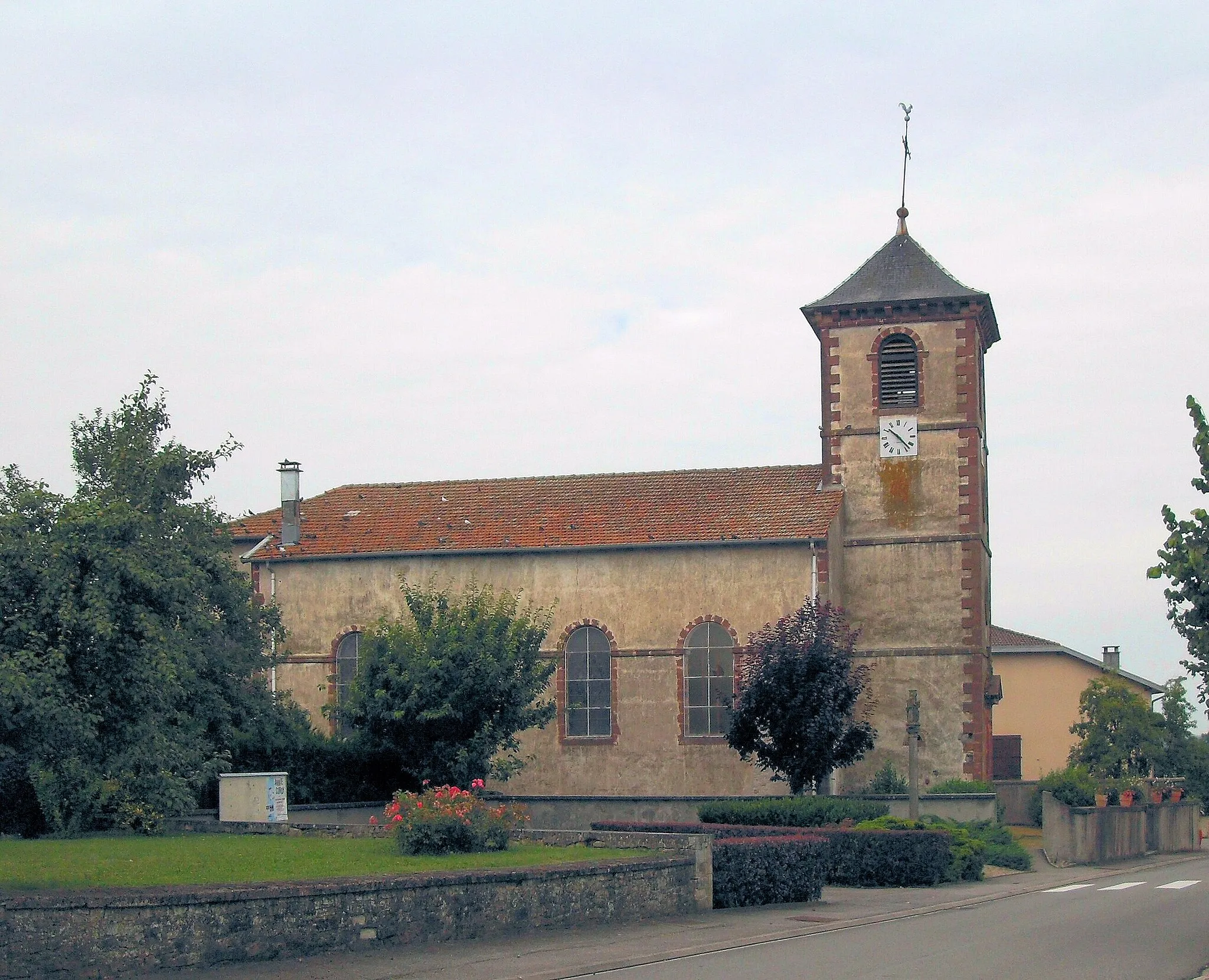 Photo showing: L'église Sainte-Menge à Villers, côté est