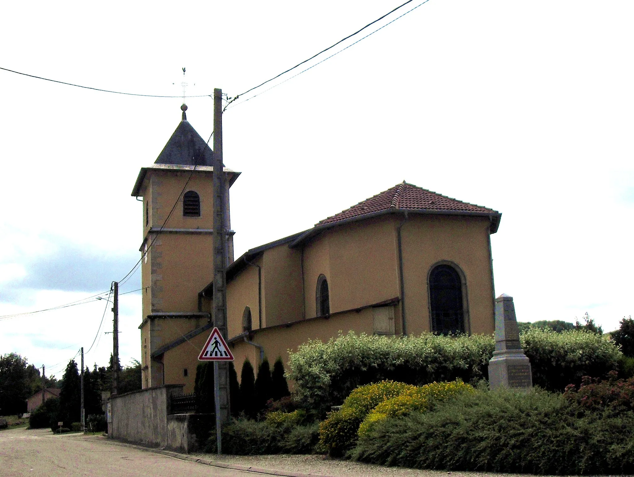 Photo showing: L'église Saint-Cesaire d'Évaux-et-Ménil, côté nord-est