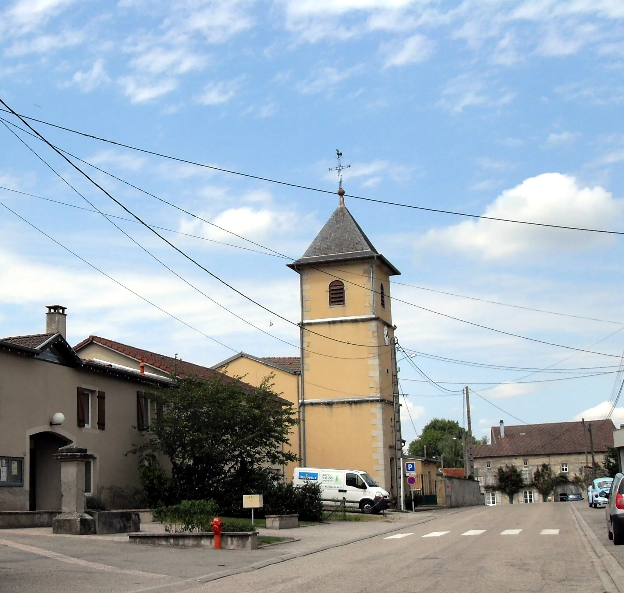 Photo showing: L'église Saint-Cesaire d'Évaux-et-Ménil, côté sud-est