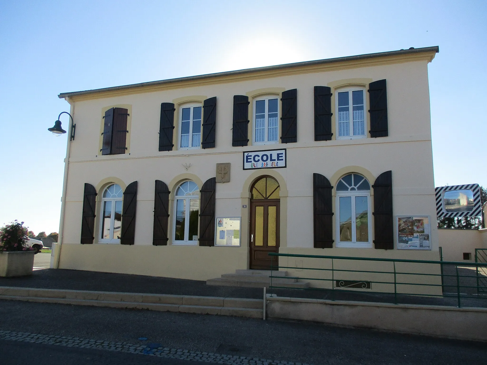 Photo showing: Ecole d'Alzing