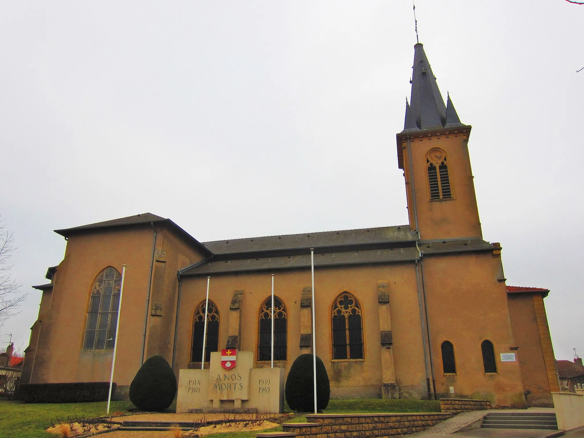 Photo showing: Augny church