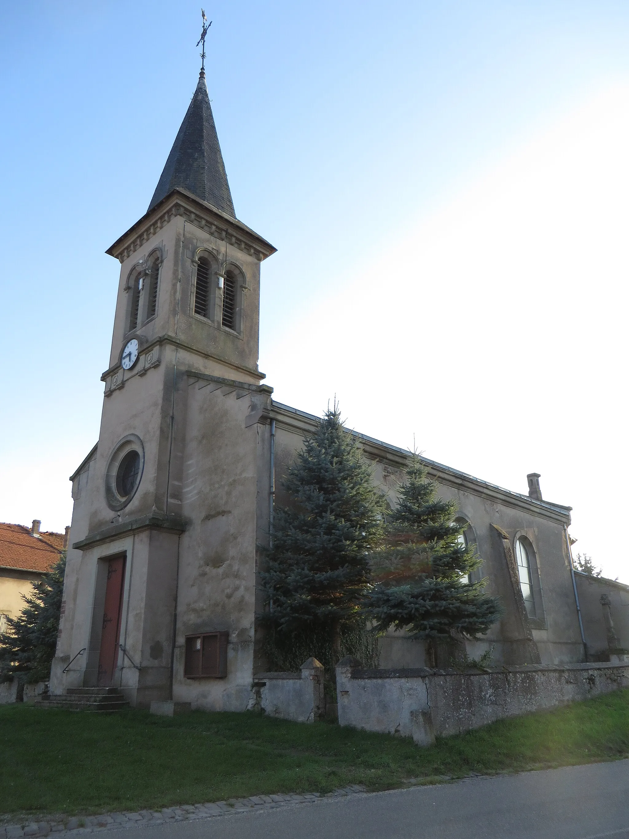 Photo showing: Dahlain l'église de l'Exaltation-de-la-Sainte-Croix