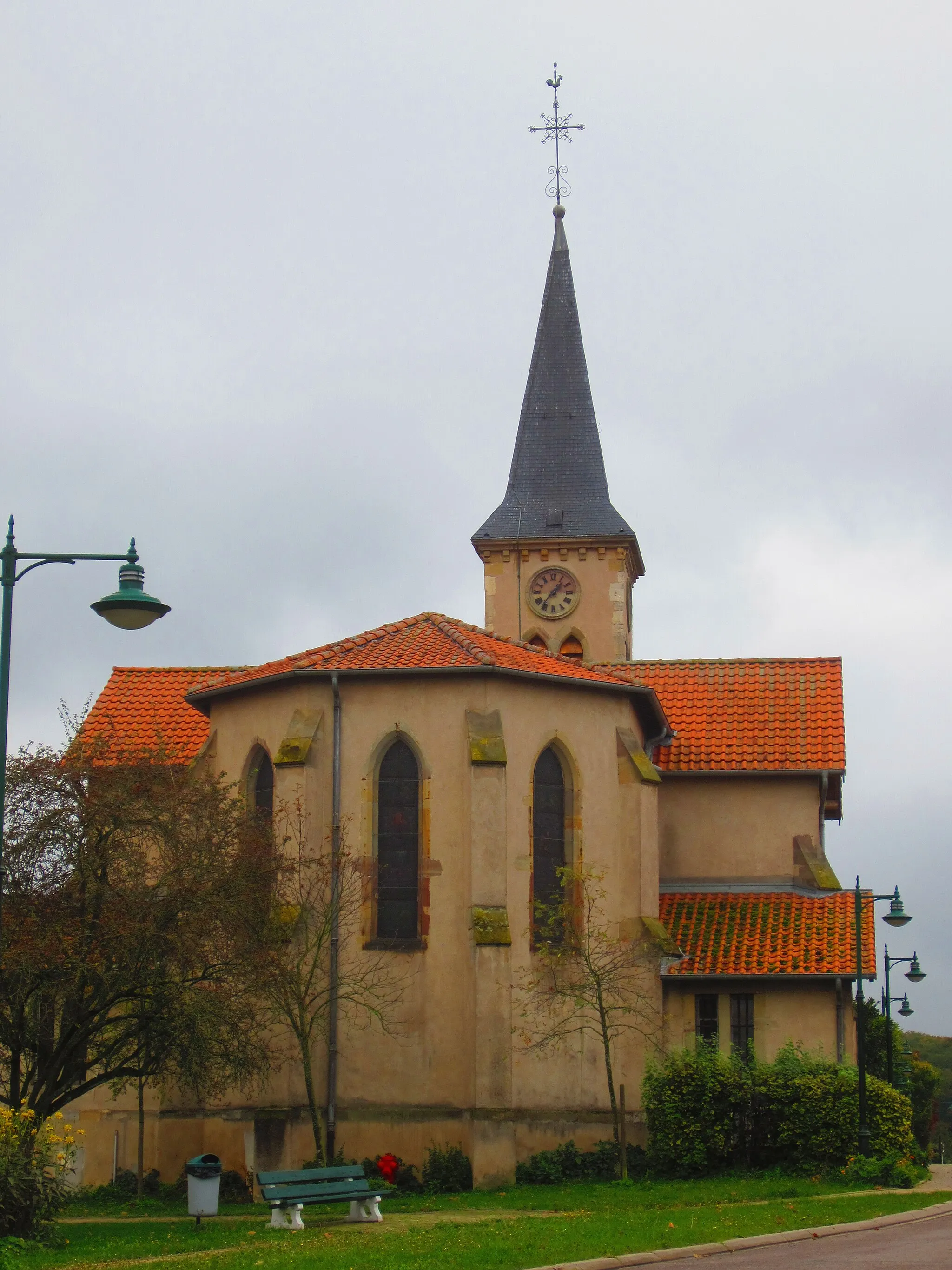 Photo showing: Hemilly church