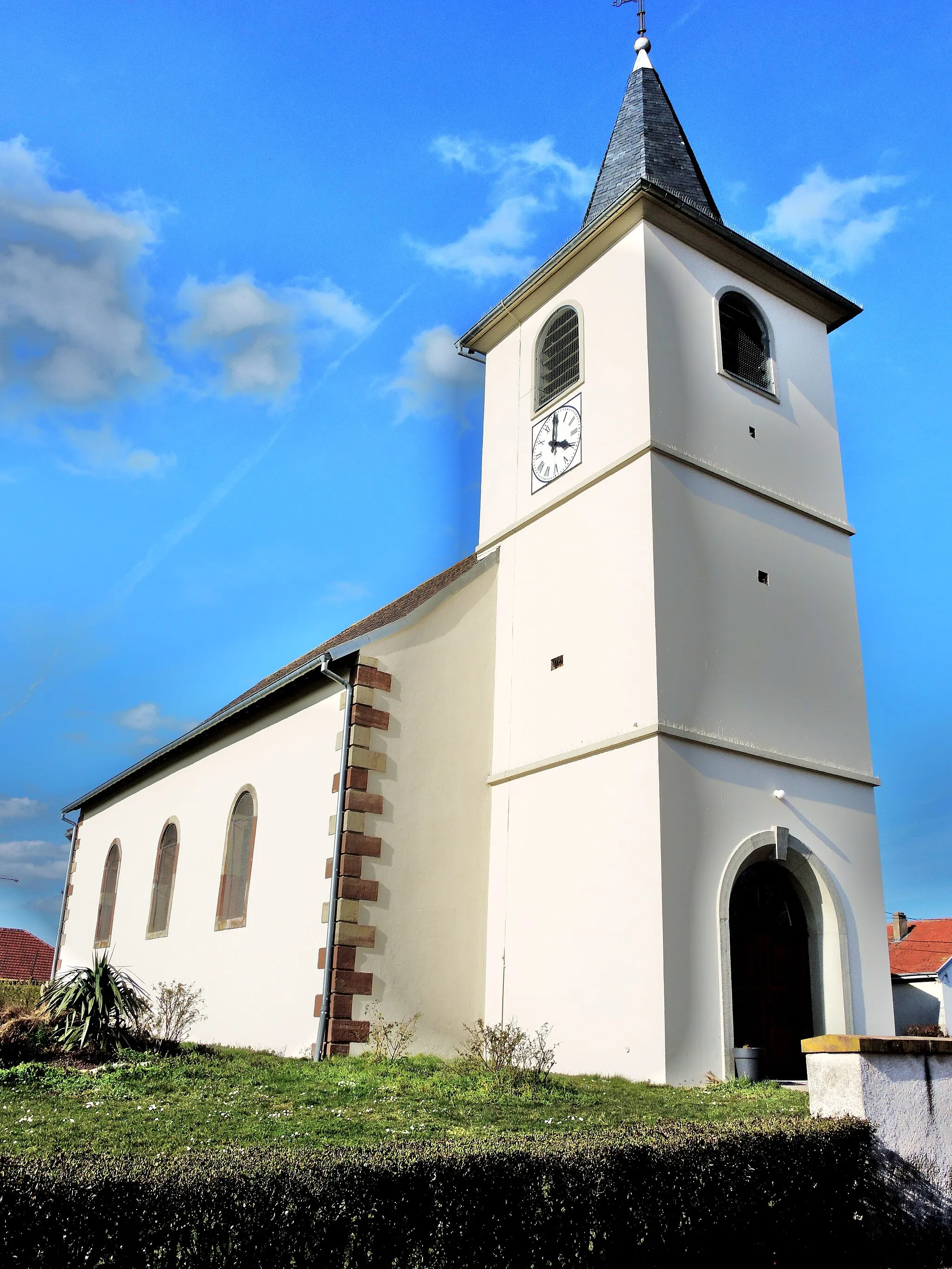 Photo showing: Eglise saint Adelphe du village de Languimberg.
