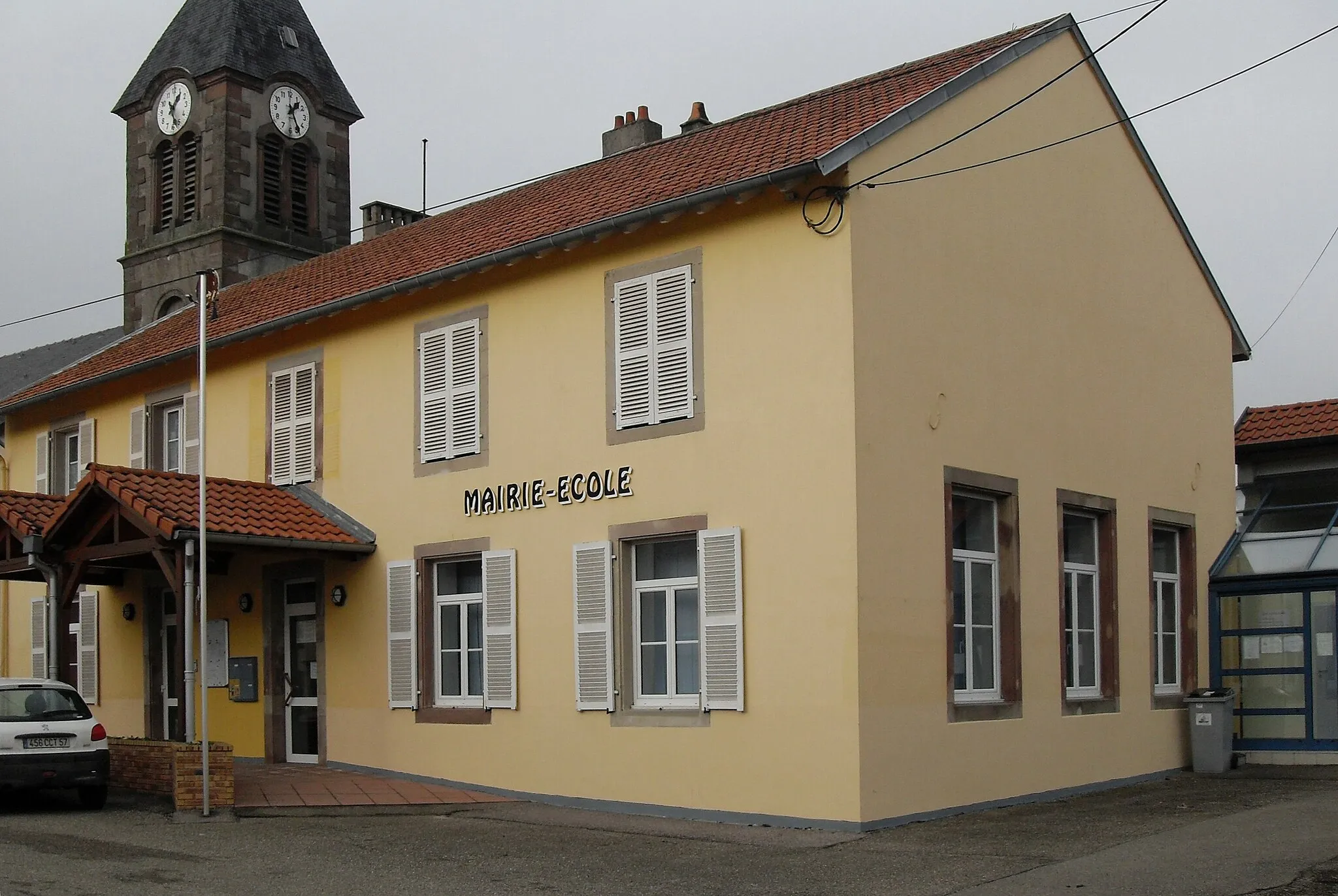 Photo showing: La mairie et l'école à Vieux-Lixheim