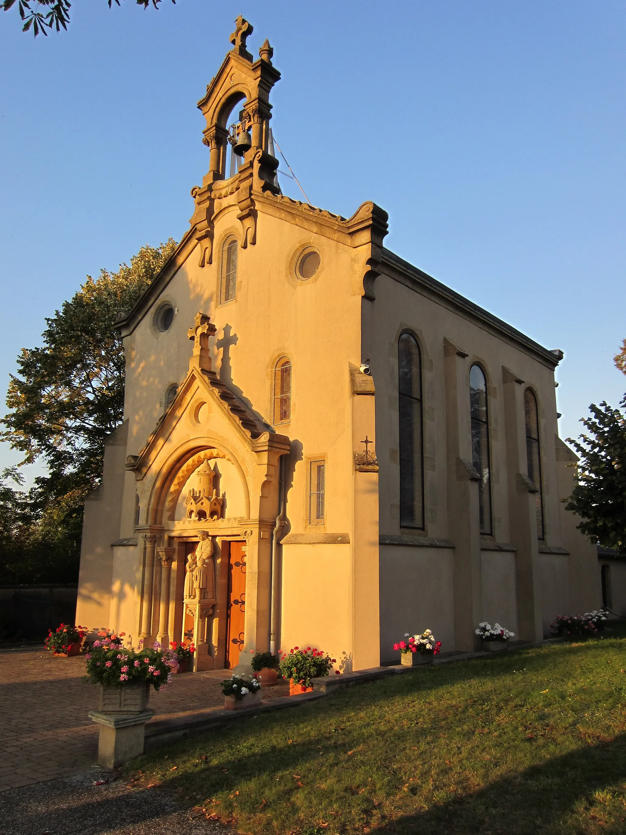 Photo showing: DescriptionChapelle Villers Orme.jpg

chapelle Notre-Dame-de-la-Salette à Villers-l'Orme
Date

30 September 2011
Source

mon appareil photo
Author

Aimelaime
Permission (Reusing this file)

Public domainPublic domainfalsefalse

I, the copyright holder of this work, release this work into the public domain. This applies worldwide. In some countries this may not be legally possible; if so: I grant anyone the right to use this work for any purpose, without any conditions, unless such conditions are required by law.