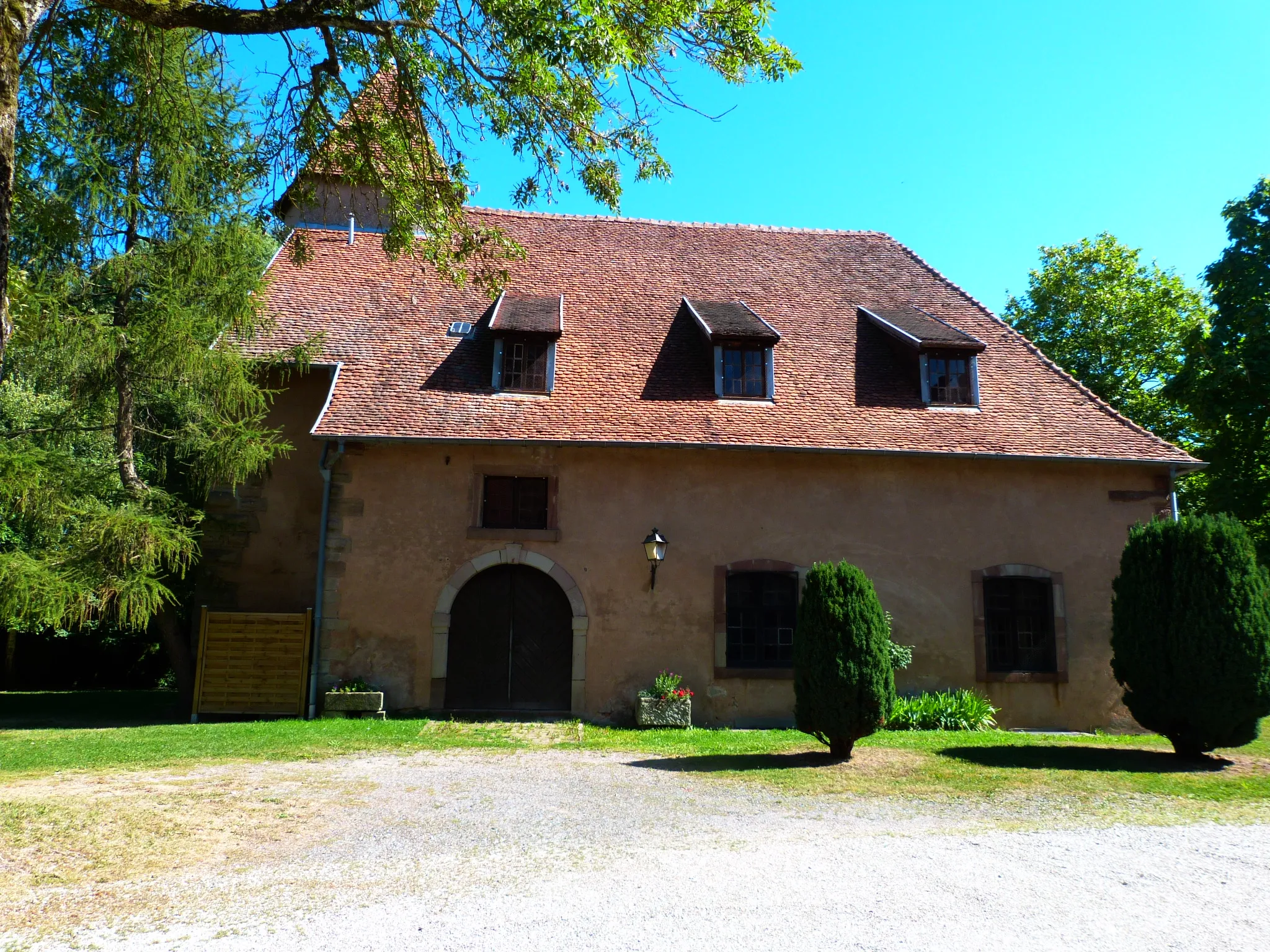 Photo showing: This building is inscrit au titre des monuments historiques de la France. It is indexed in the base Mérimée, a database of architectural heritage maintained by the French Ministry of Culture, under the reference PA00106933 .