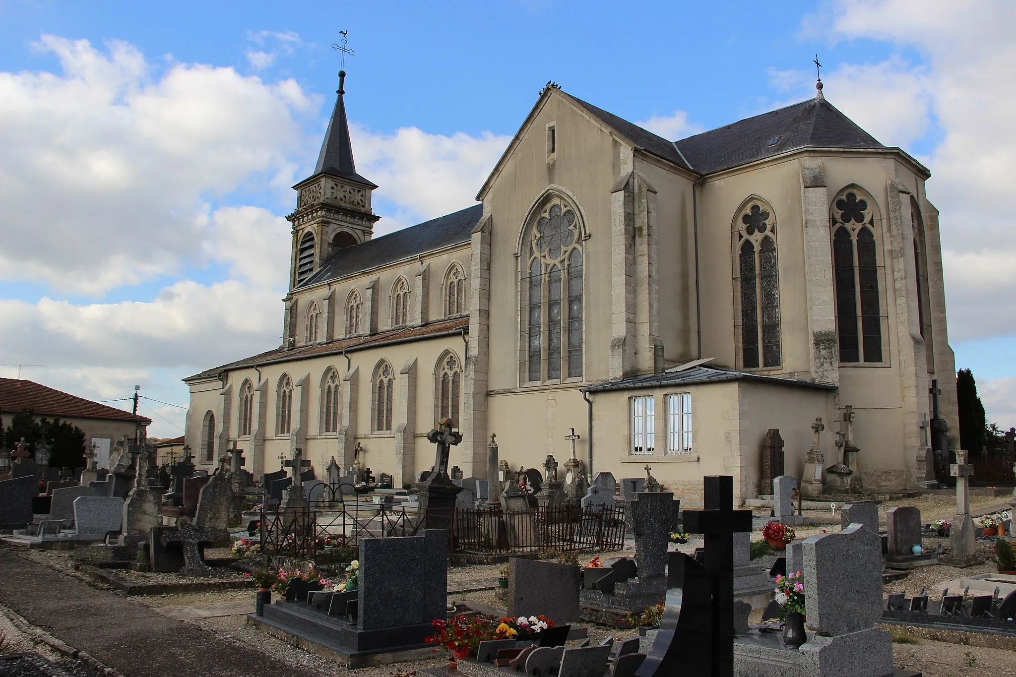 Photo showing: L'église et le cimetière