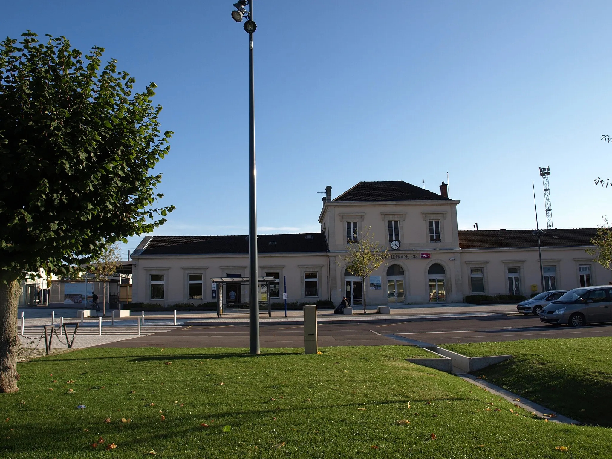 Photo showing: Vitry-le-François (51300 - FRANCE) : photographies

Gare ferroviaire.
