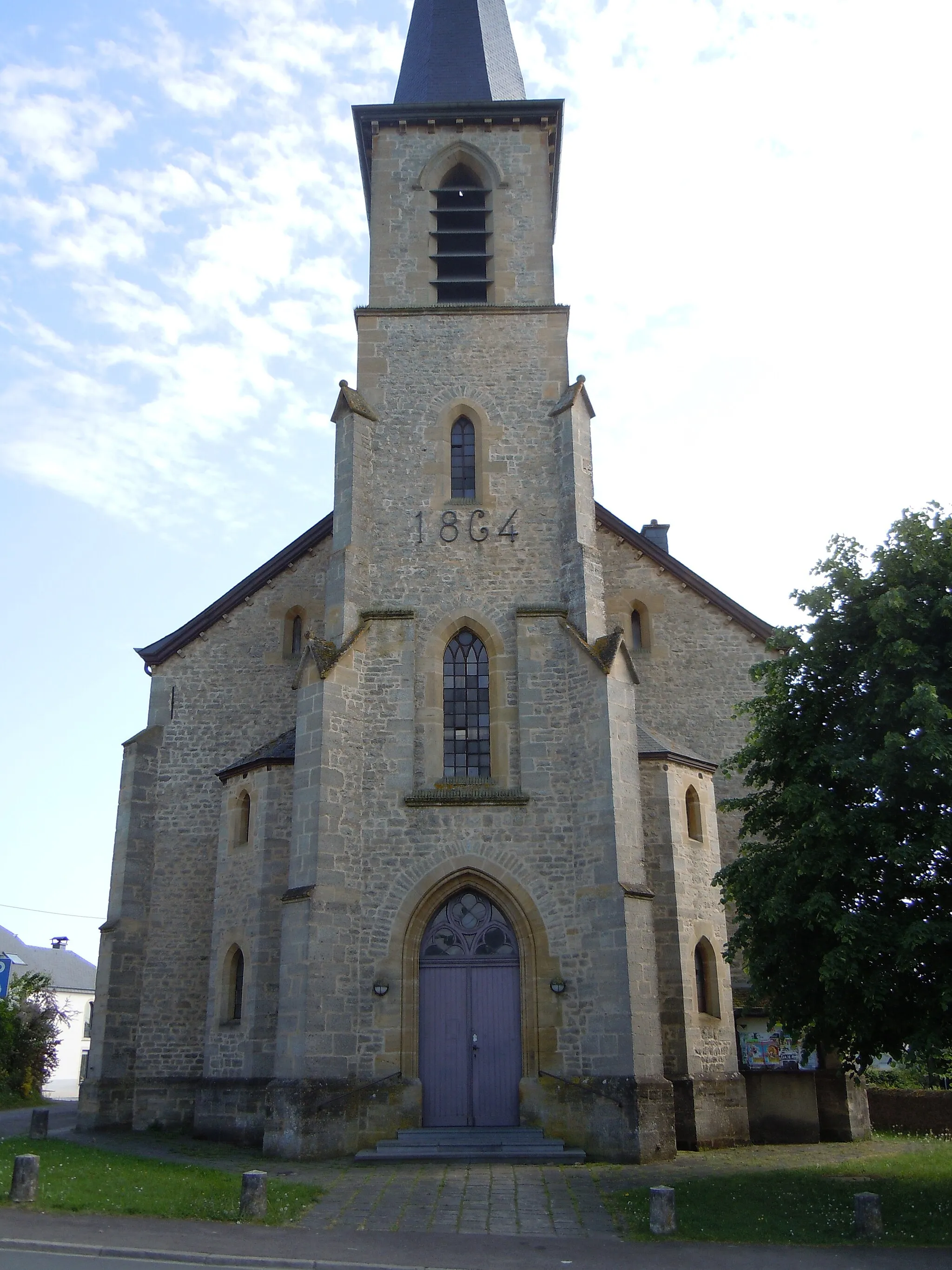 Photo showing: L'église Saint-Willibrord d'Autelbas-Barnich (Belgique) vue du nord