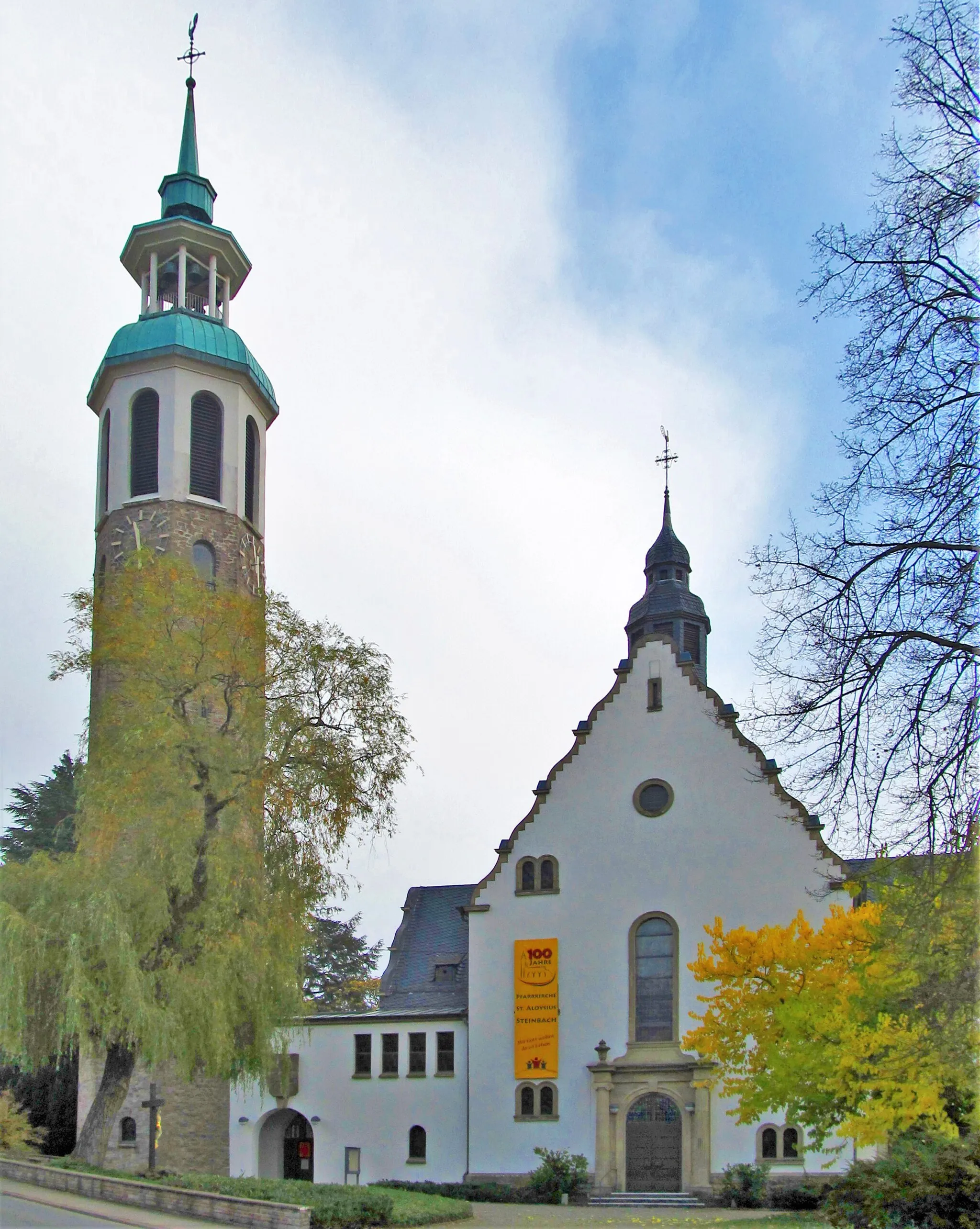 Photo showing: Die katholische Pfarrkirche St. Aloysius in Steinbach, einem Stadtteil von Lebach, Saarland