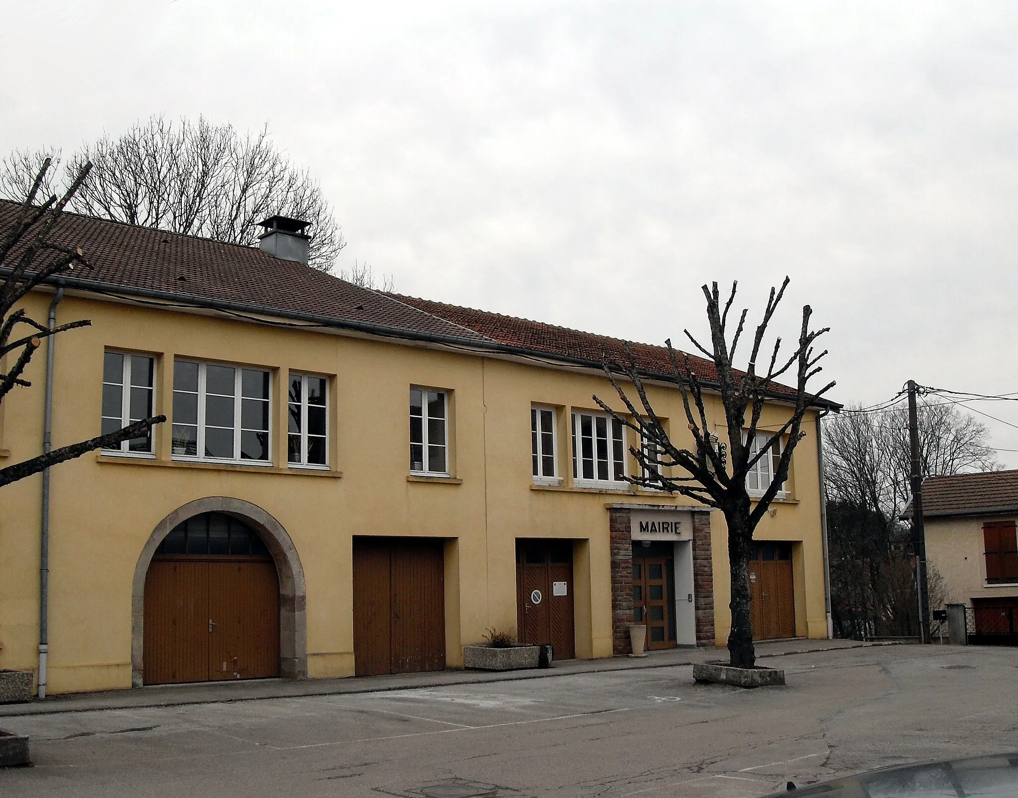 Photo showing: La mairie d'Hadol