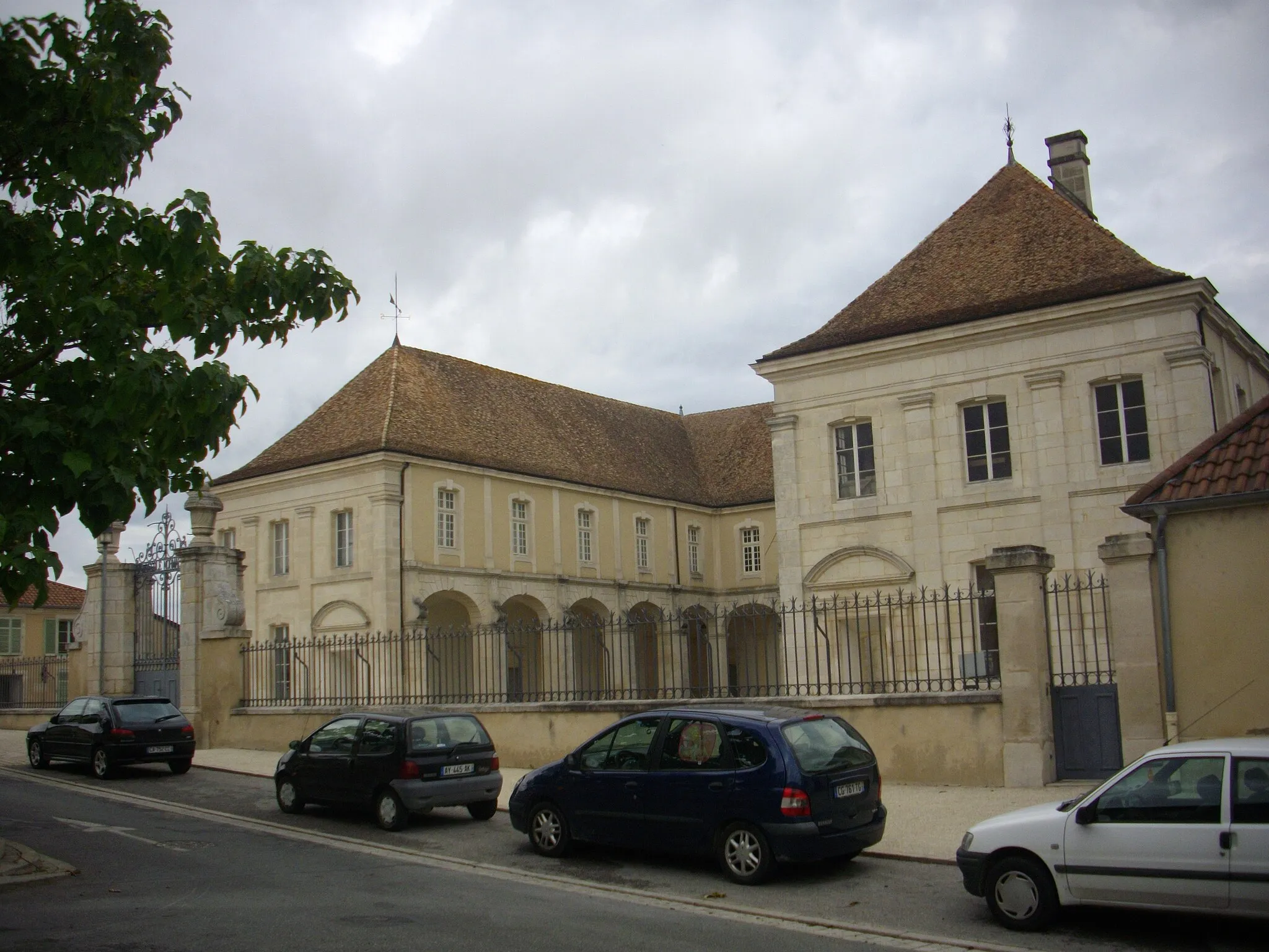 Photo showing: This building is indexed in the base Mérimée, a database of architectural heritage maintained by the French Ministry of Culture, under the reference PA00106515 .