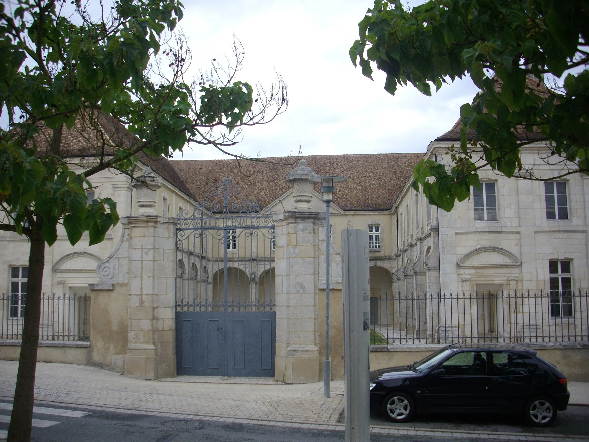 Photo showing: This building is indexed in the base Mérimée, a database of architectural heritage maintained by the French Ministry of Culture, under the reference PA00106515 .