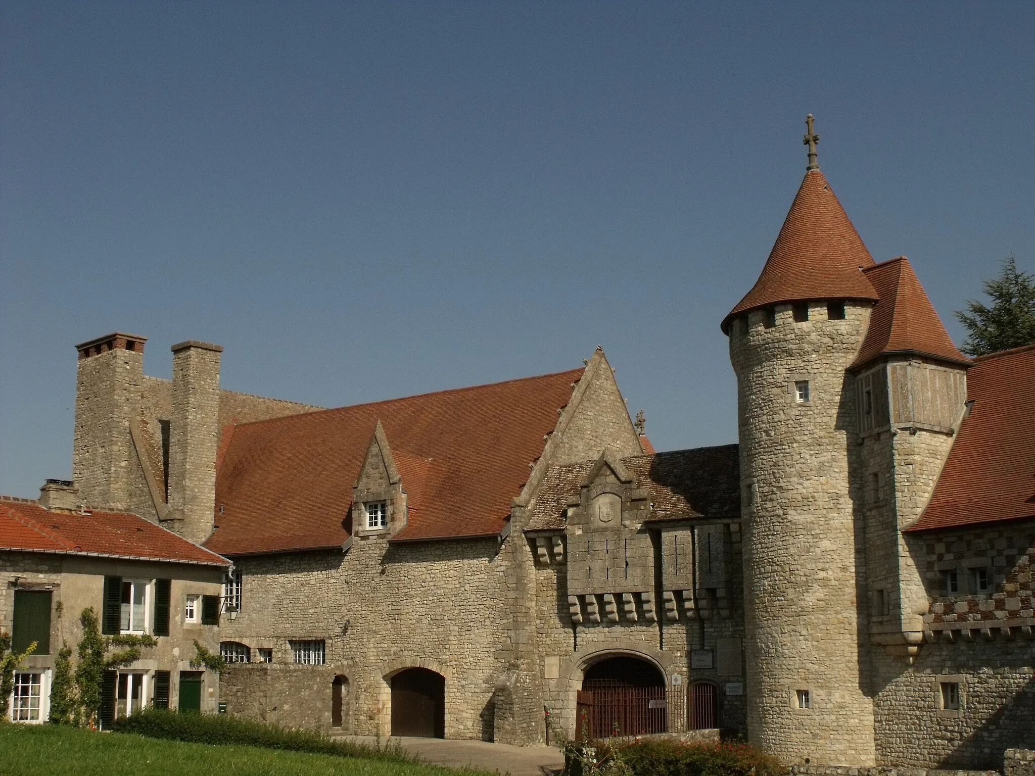 Photo showing: This building is inscrit au titre des monuments historiques de la France. It is indexed in the base Mérimée, a database of architectural heritage maintained by the French Ministry of Culture, under the reference PA00106674 .