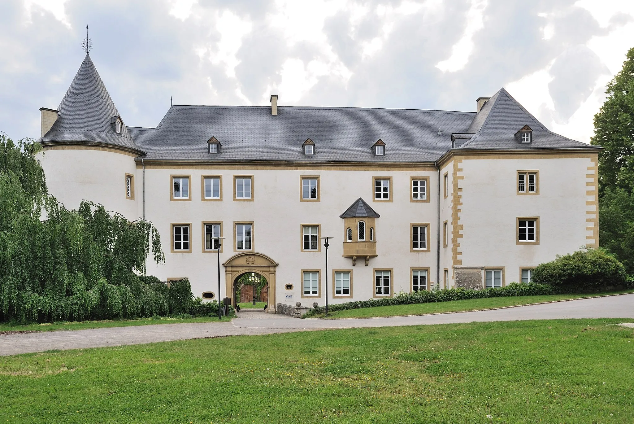 Photo showing: Medieval castle in Sanem, Luxembourg