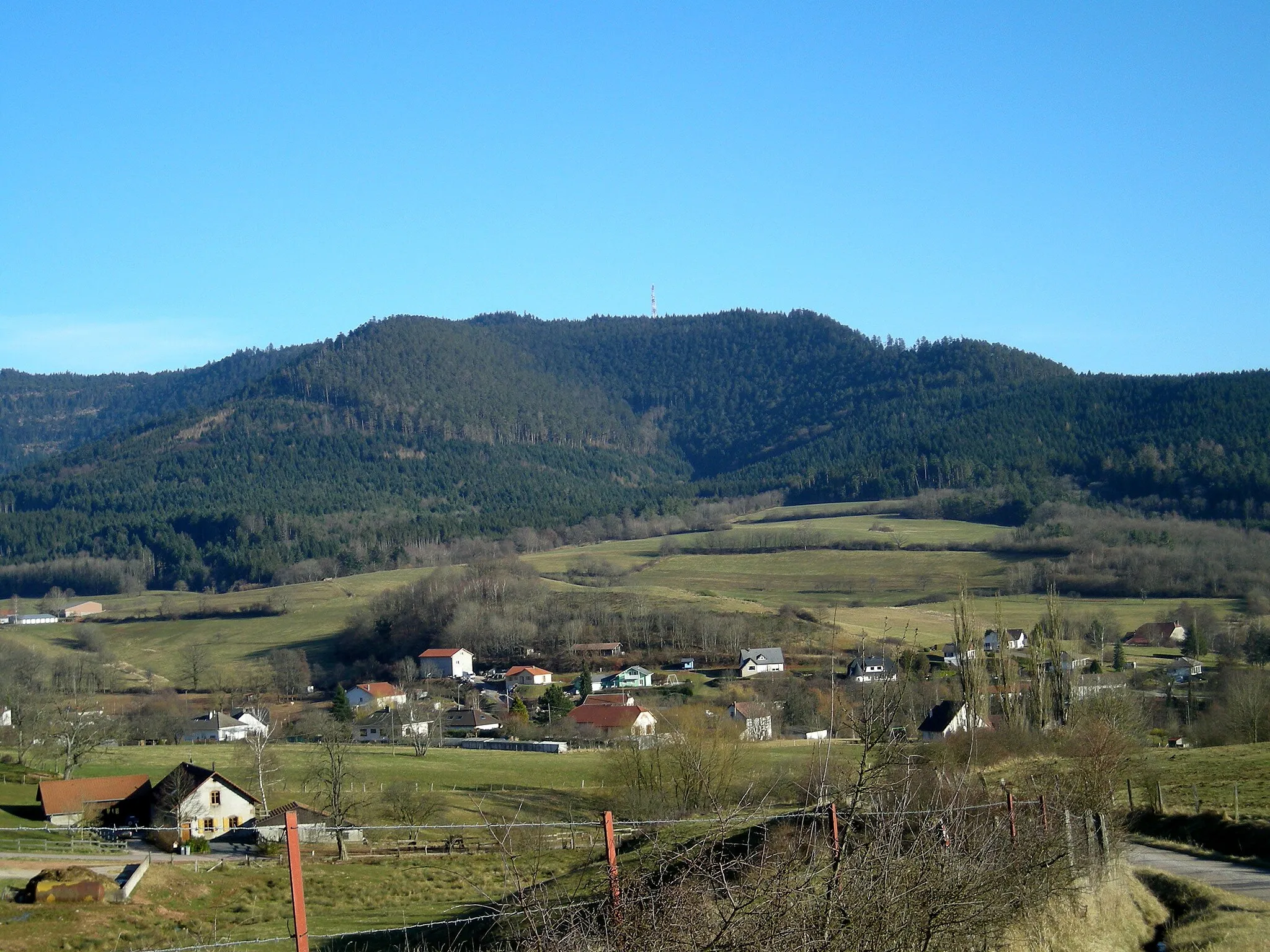 Photo showing: Robache (Saint-Dié des Vosges, France) au pied du massif de l'Ormont