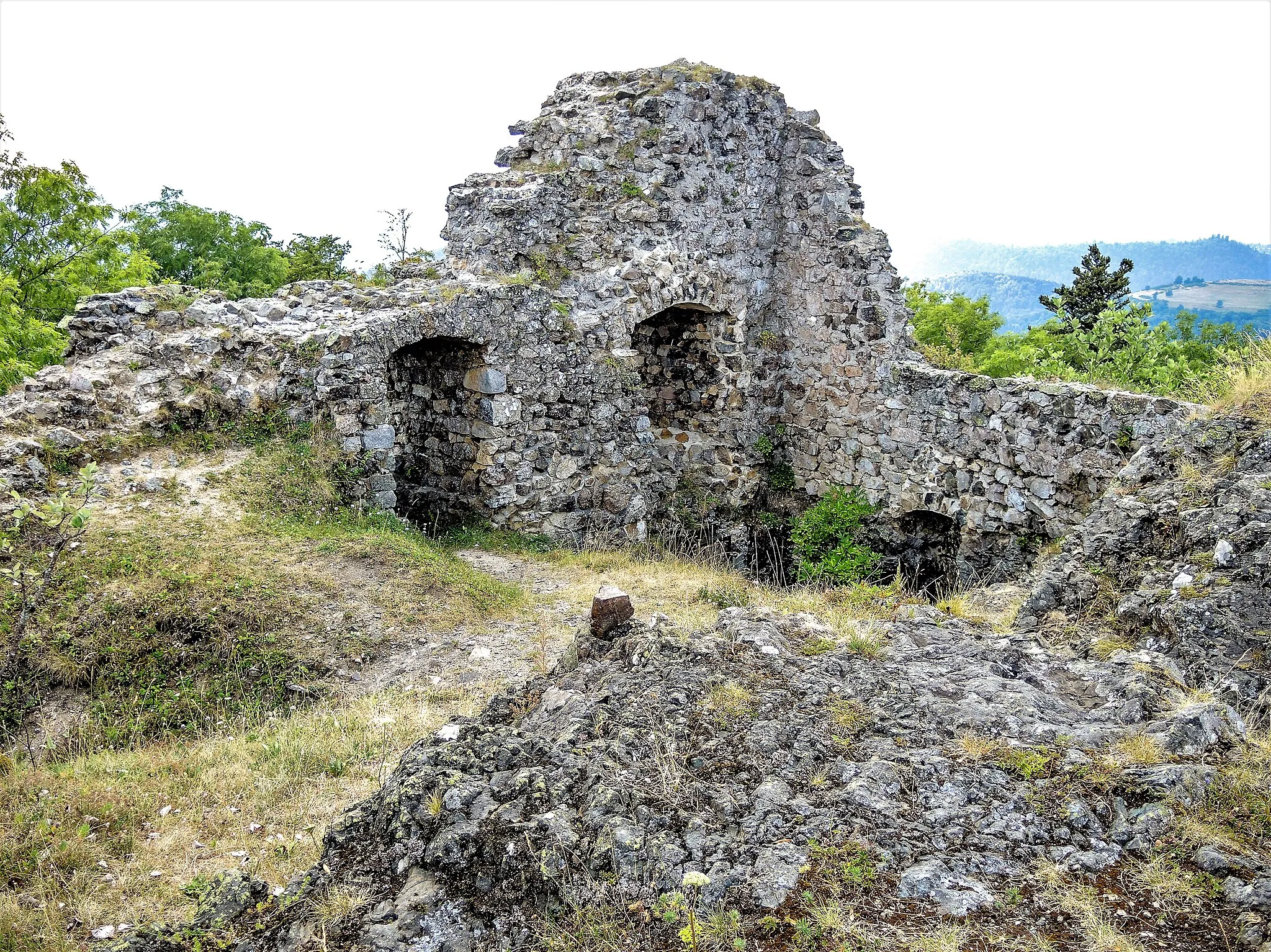 Photo showing: Cour intérieure des ruines du château de Freundstein. Goldbach-Altenbach. Haut-Rhin