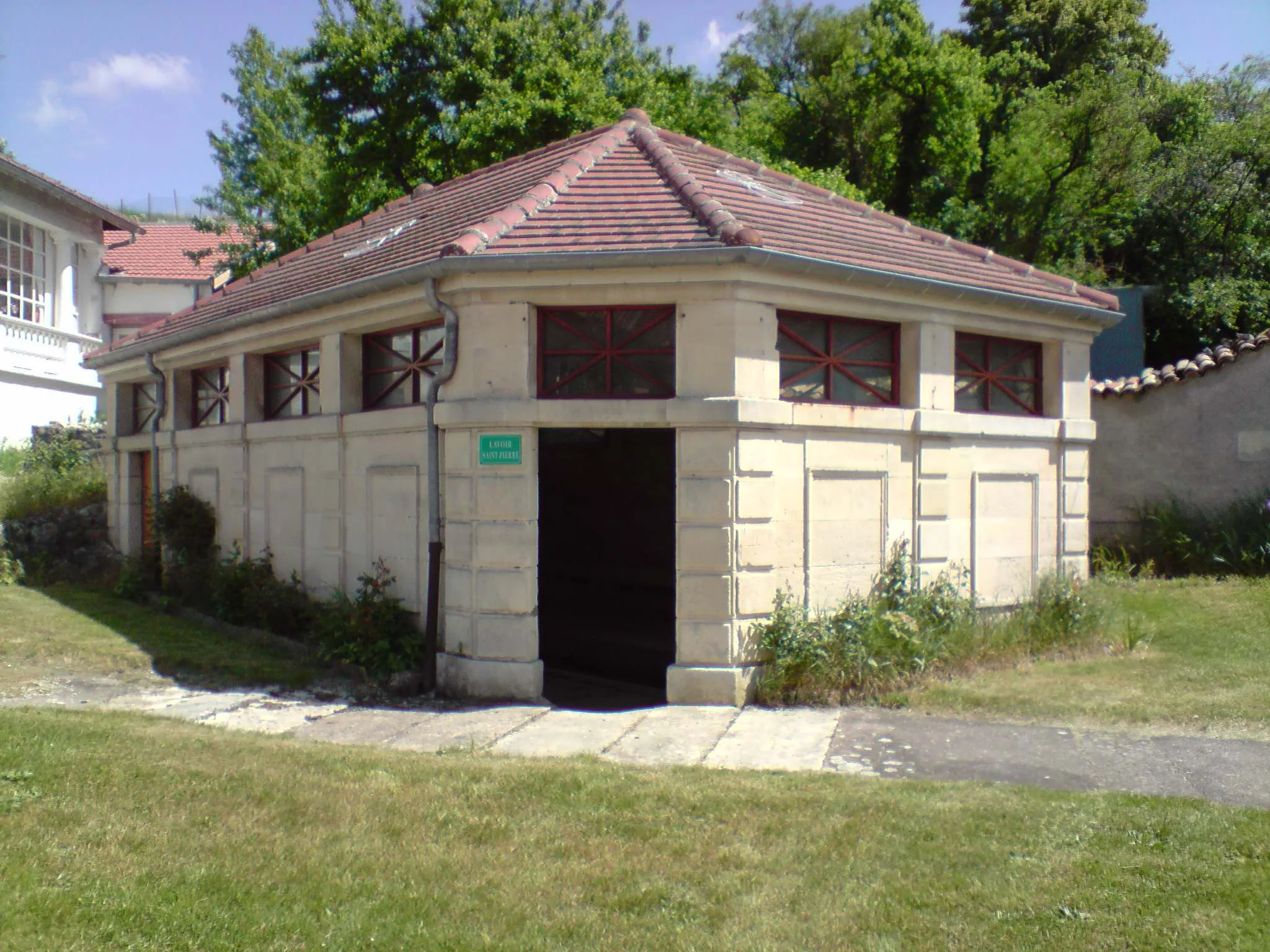 Photo showing: Lavoir of the city of Delouze, Meuse, France. Outside view