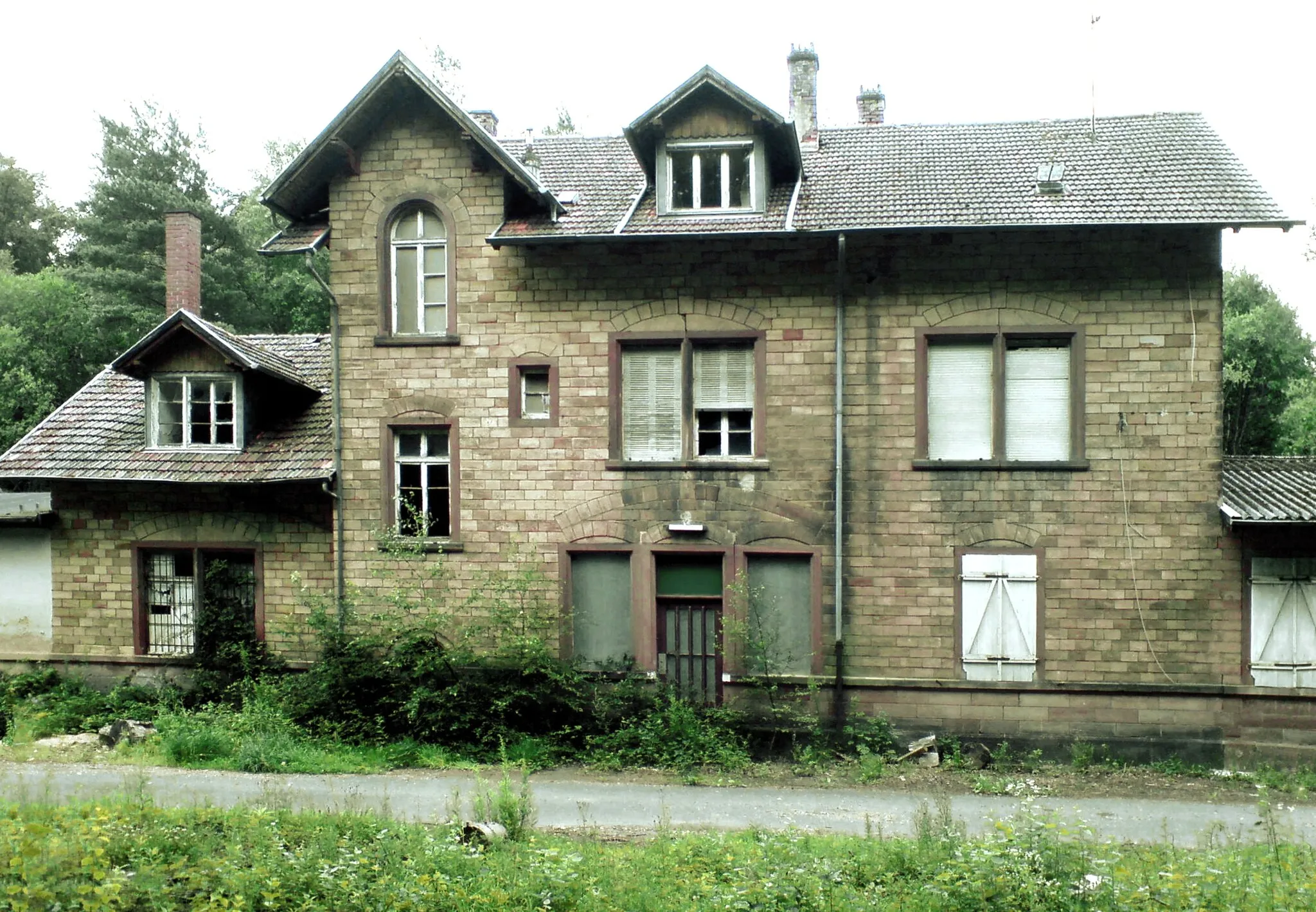 Photo showing: Jägersburger Bahnhof Straßenansicht