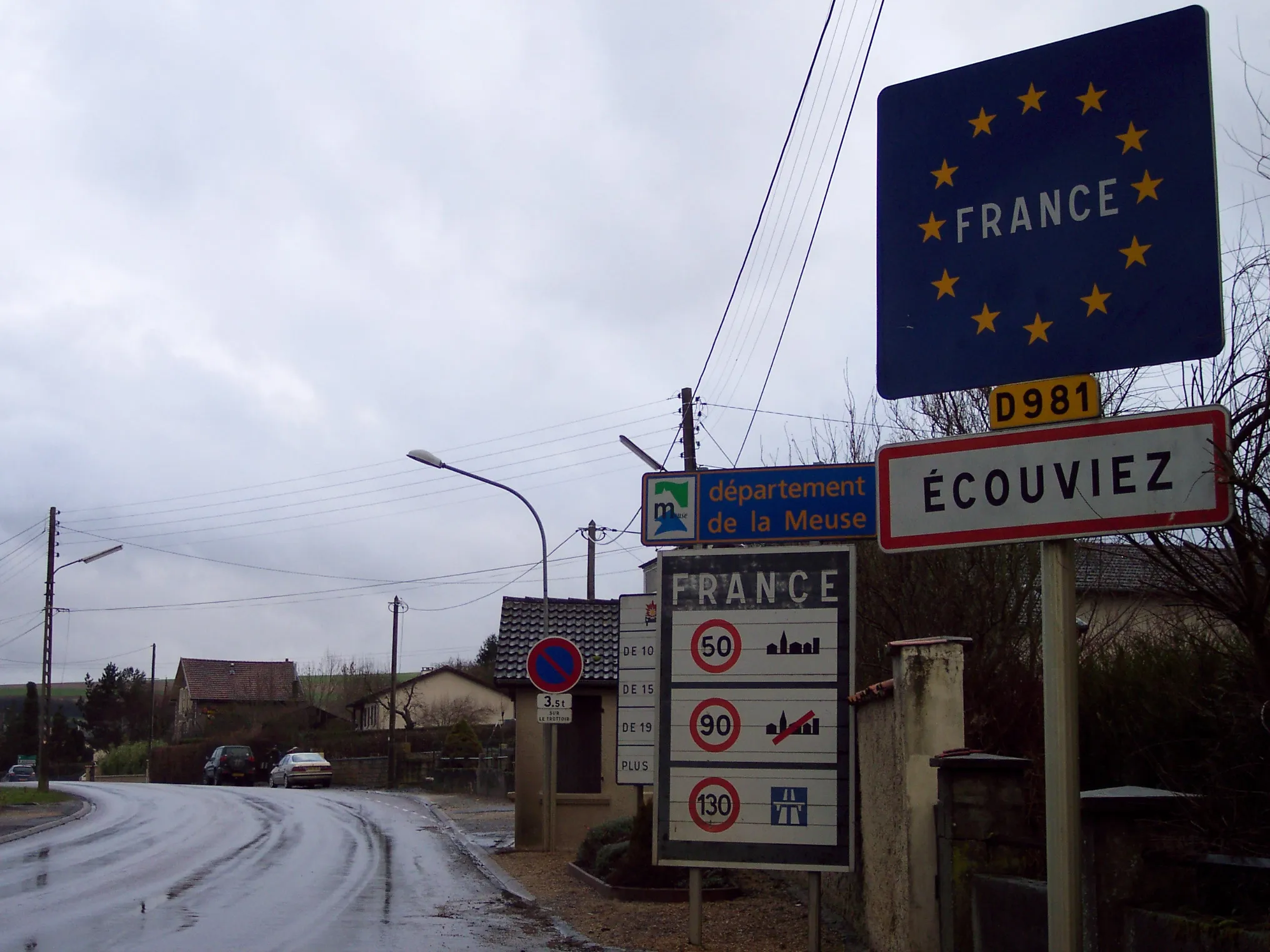Photo showing: Panneaux d'entrée sur le territoire français à Ecouviez