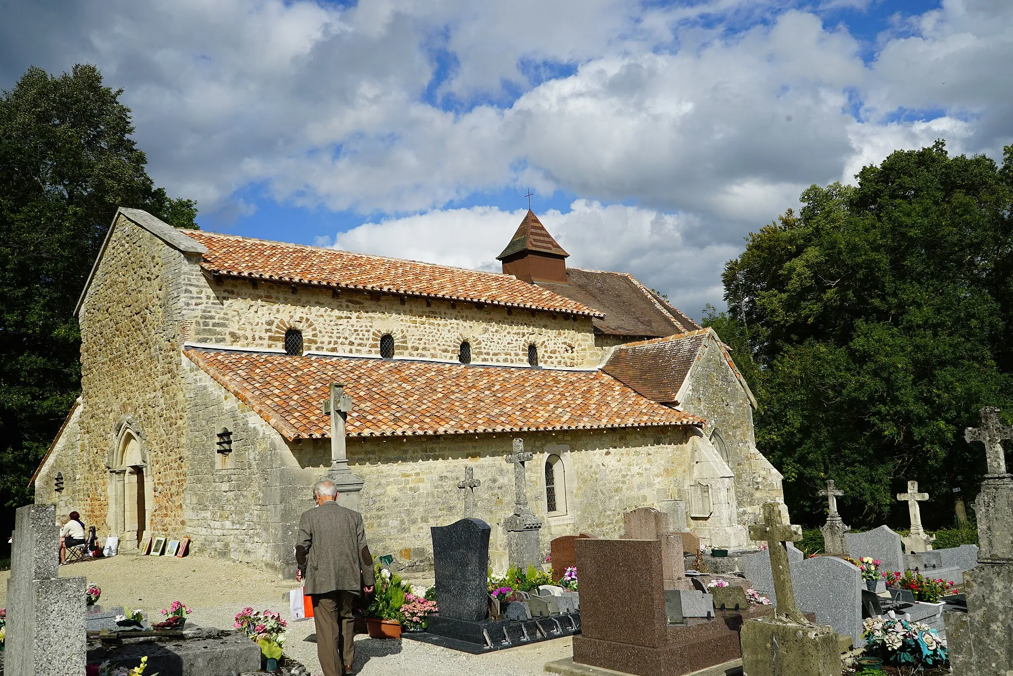 Photo showing: This building is indexed in the base Mérimée, a database of architectural heritage maintained by the French Ministry of Culture, under the reference PA00079151 .